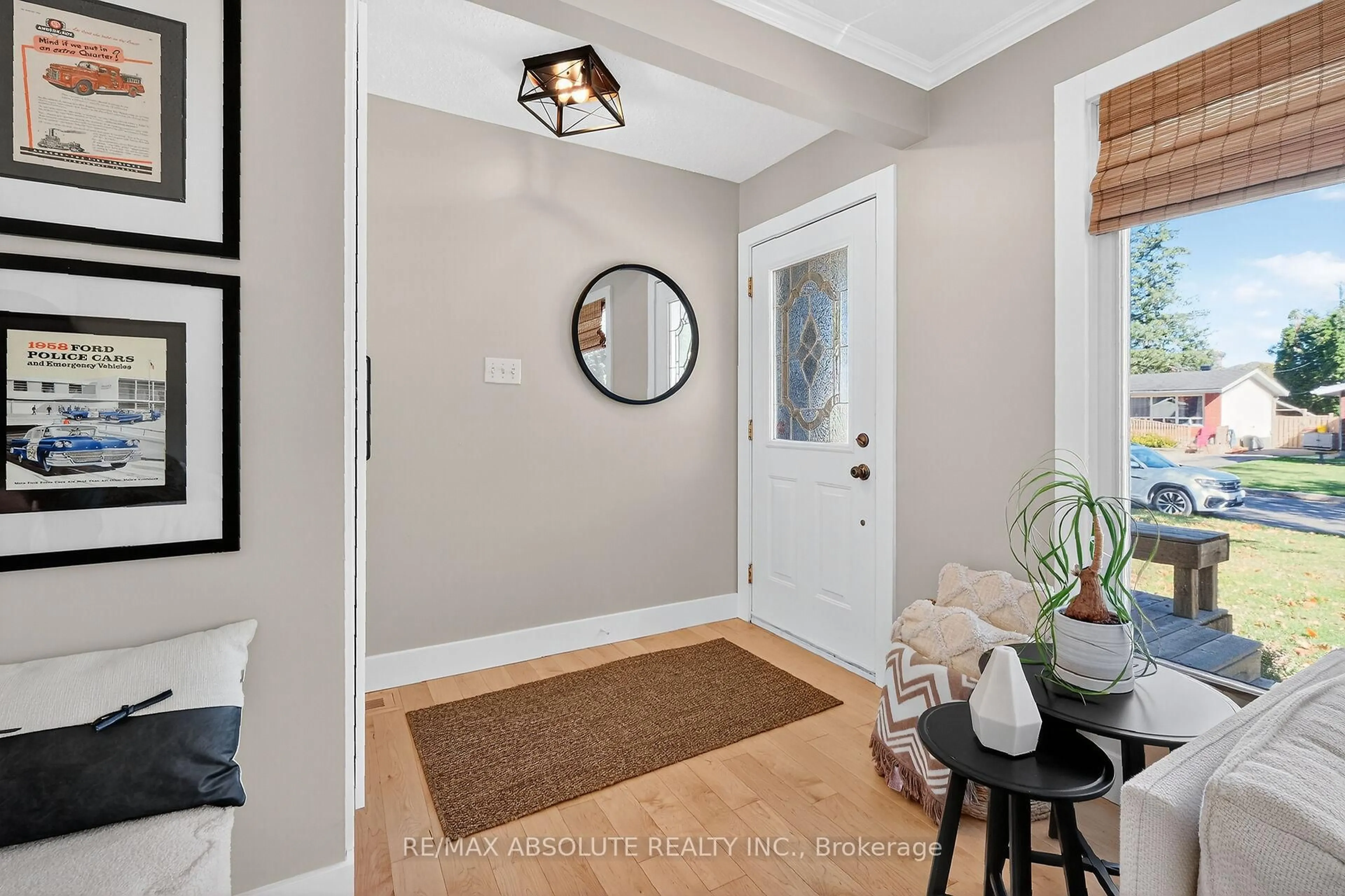 Indoor entryway for 2186 Tawney Rd, Ottawa Ontario K1G 1C5