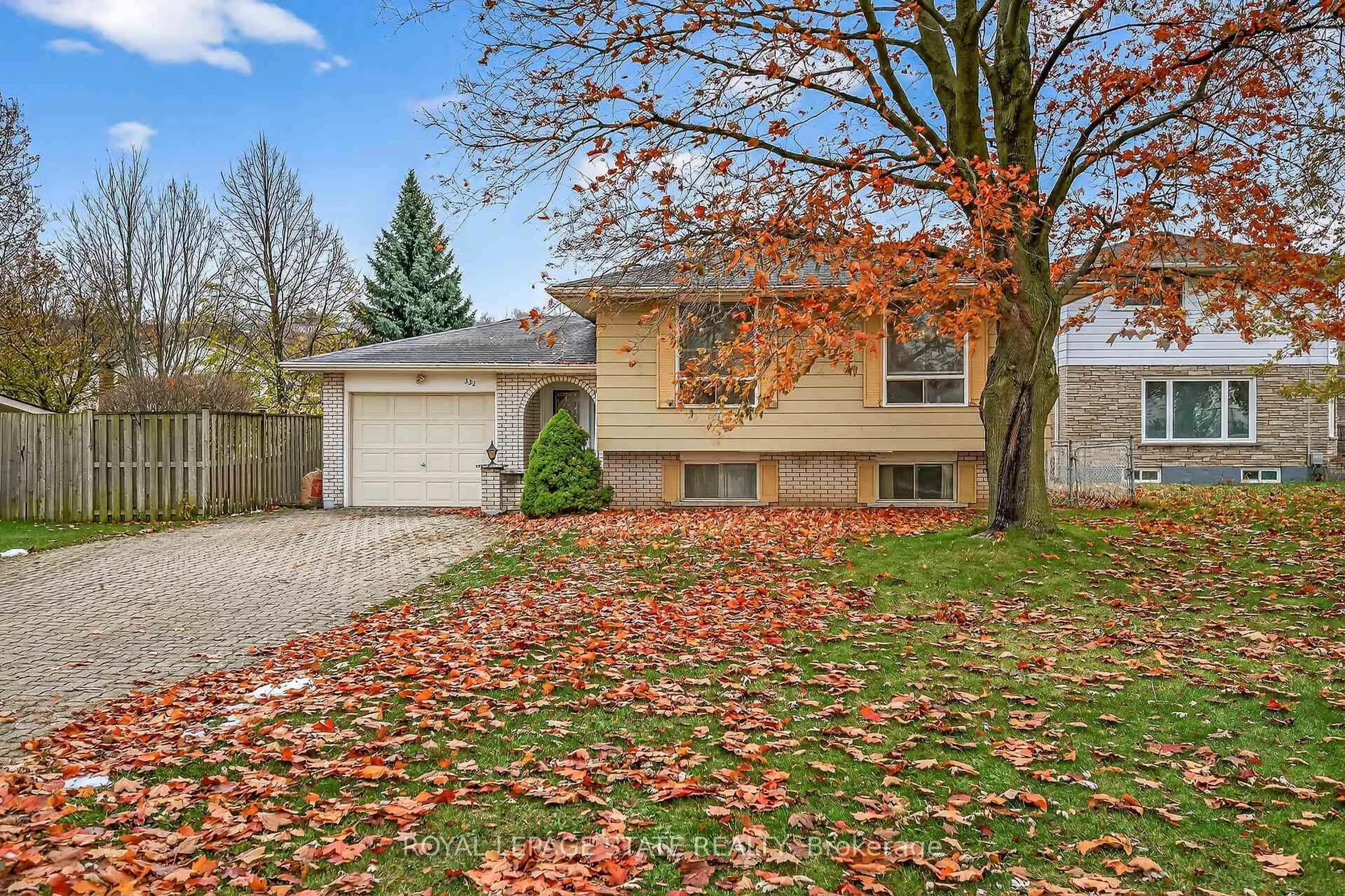 Home with vinyl exterior material, street for 332 King St, Hamilton Ontario L8G 1M4