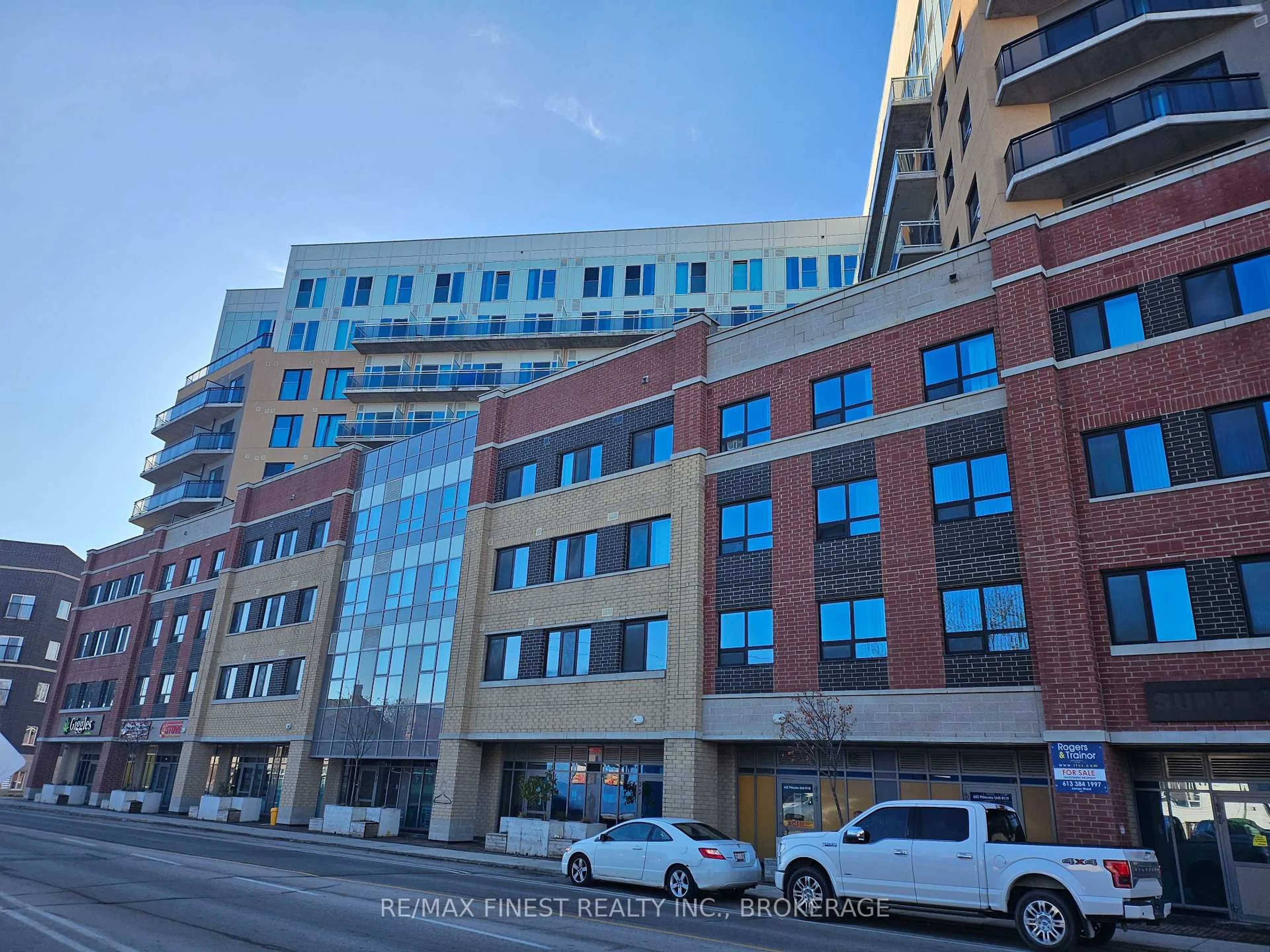 Indoor foyer for 652 Princess St #710, Kingston Ontario K7L 1E5