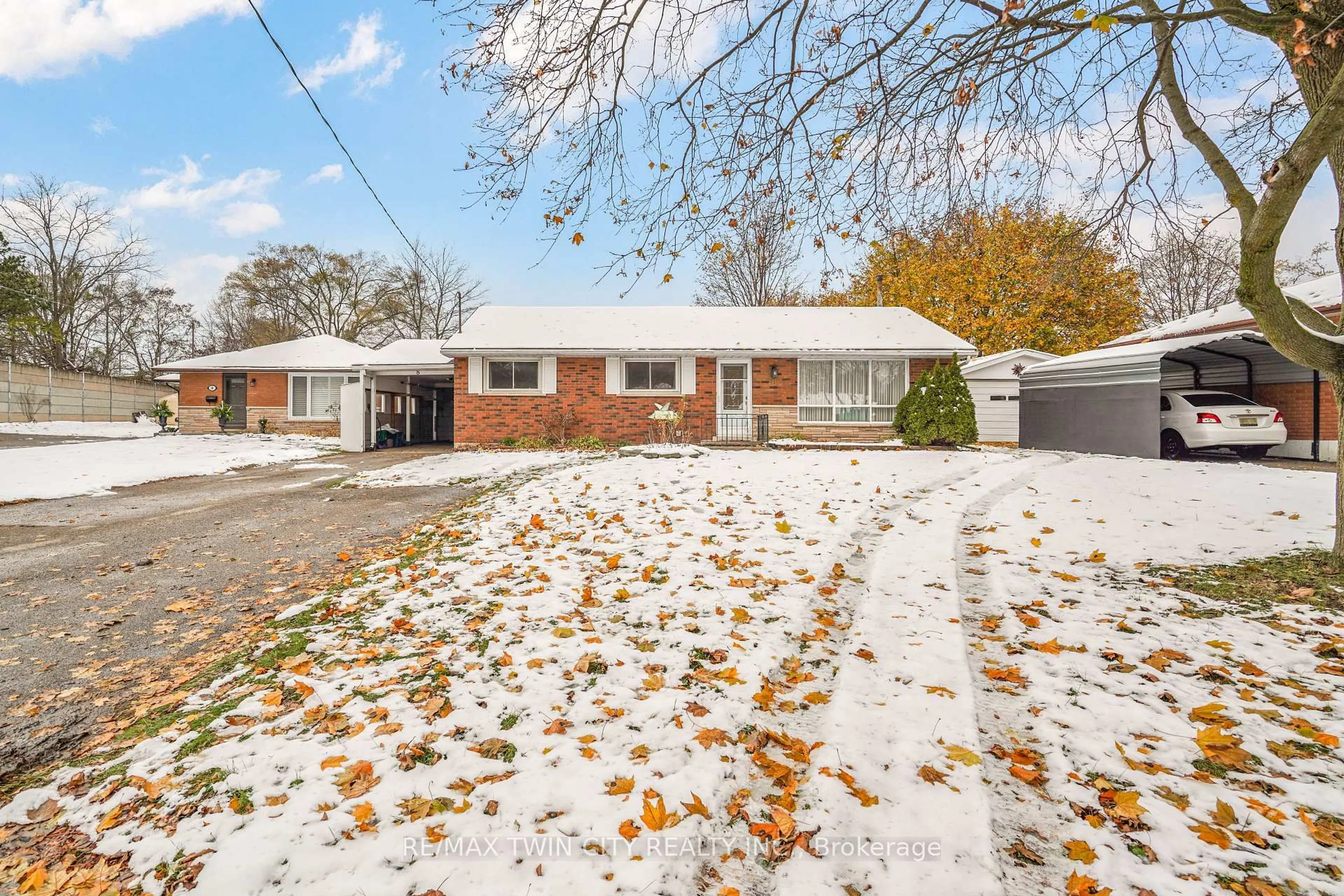 Unknown for 8 Stockdale Dr, Brantford Ontario N3R 2R5