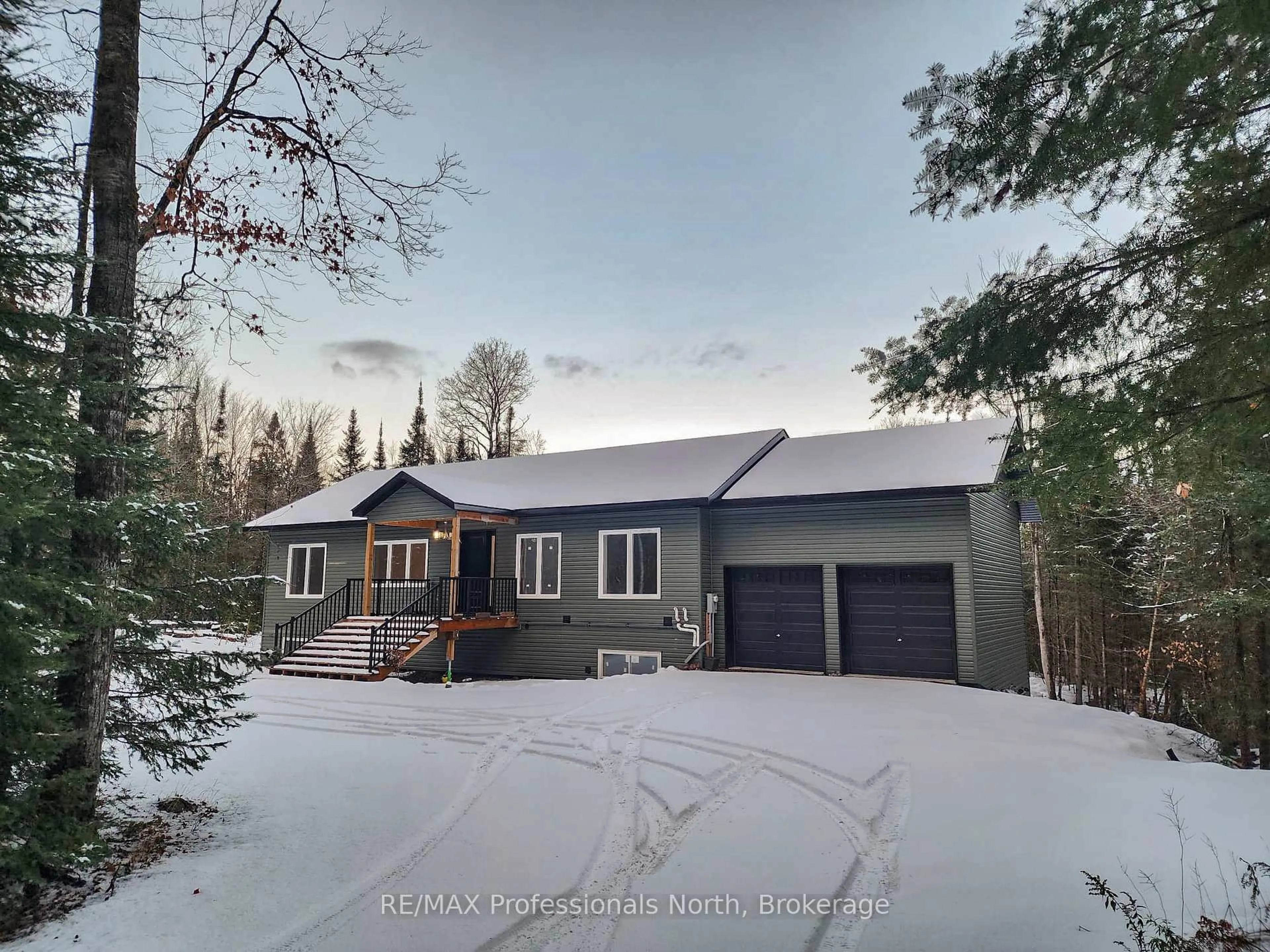 A pic from outside/outdoor area/front of a property/back of a property/a pic from drone, unknown for 274 ECHO RIDGE Rd, Kearney Ontario P0A 1M0