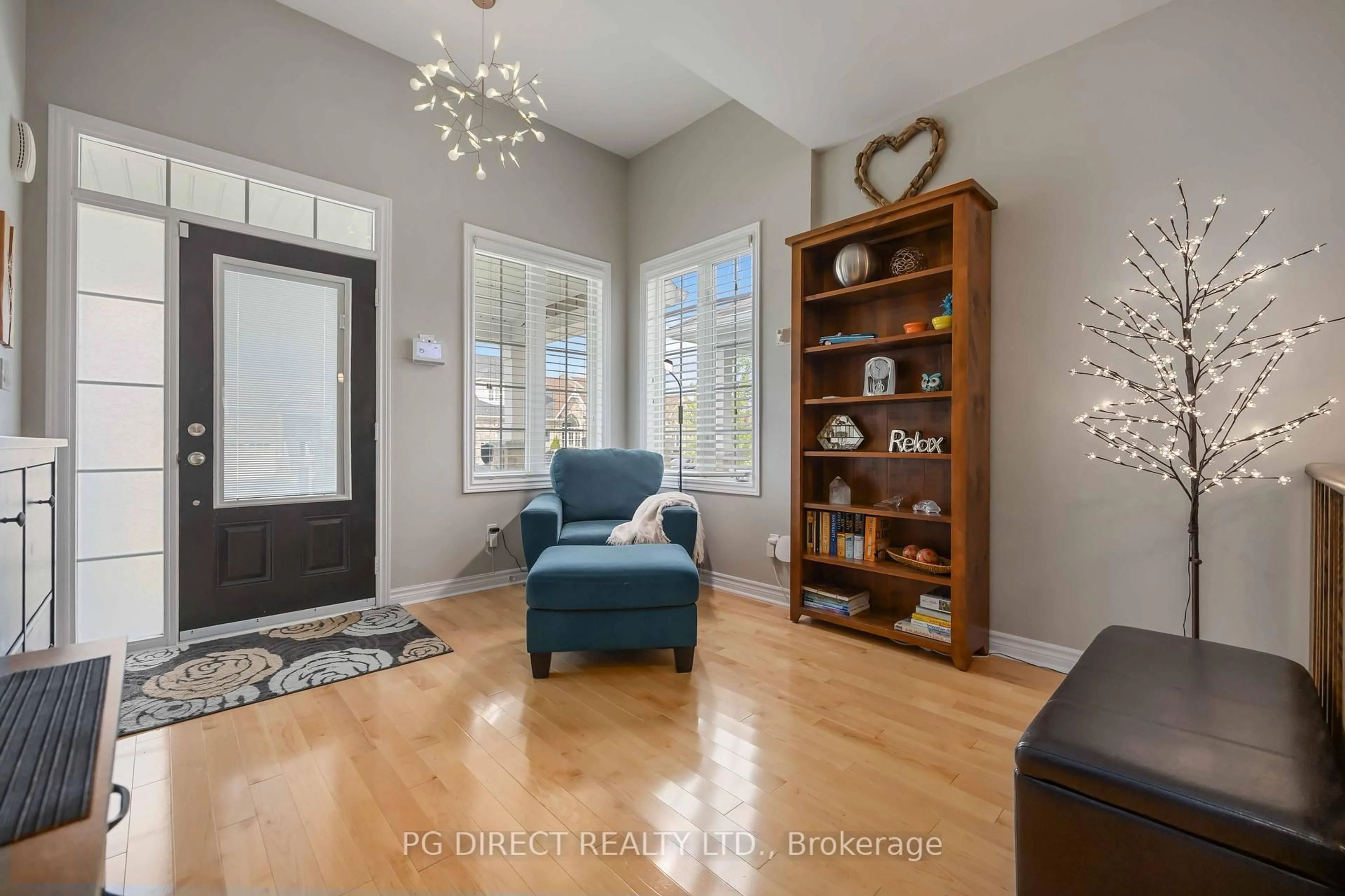 Indoor entryway for 17 Deacon Cres, Kawartha Lakes Ontario K9V 0L4