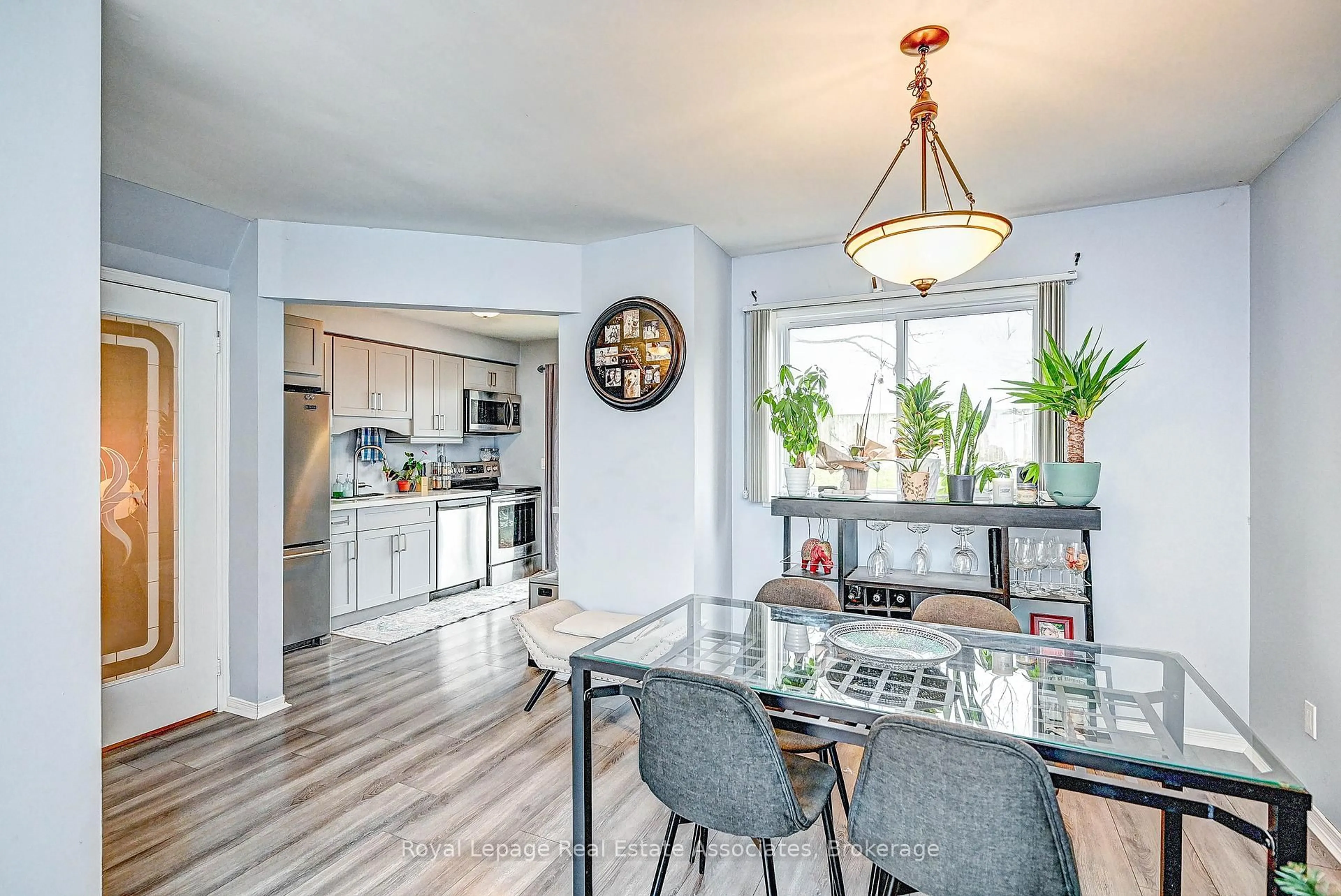 Open concept kitchen, unknown for 190 Nith River Way, North Dumfries Ontario N0B 1E0