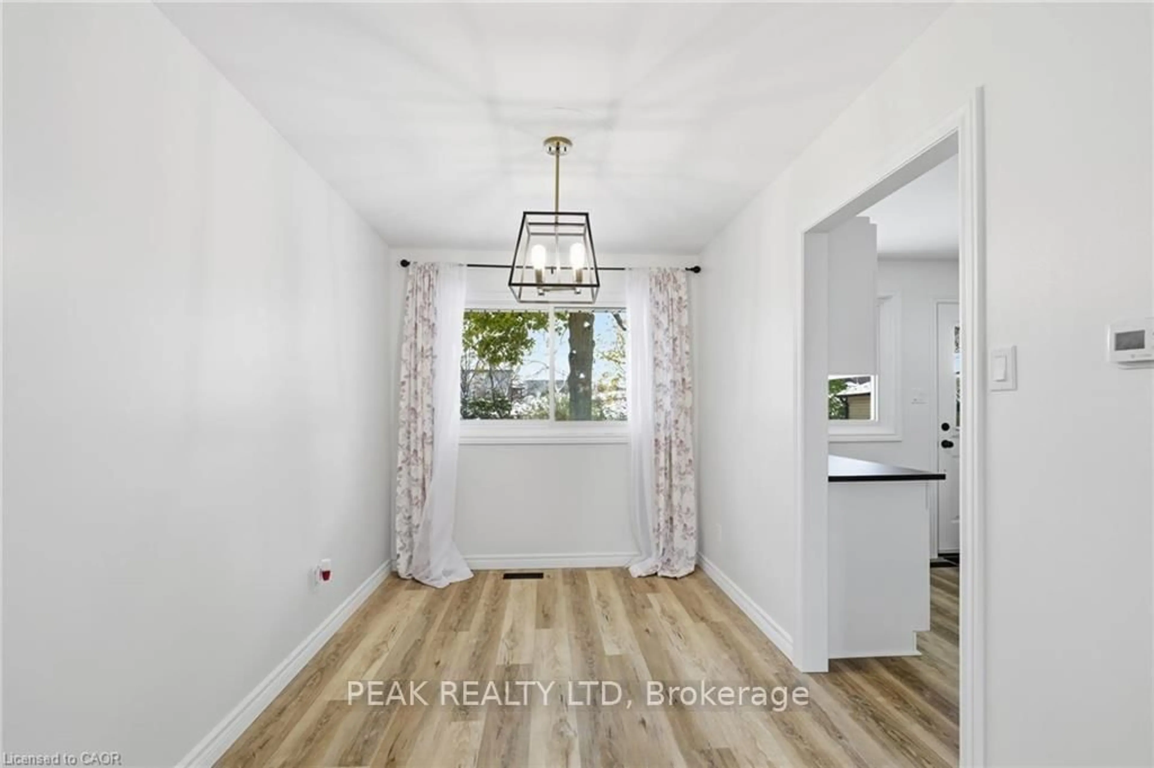 Indoor entryway for 73 Aldborough Ave, St. Thomas Ontario N5R 4S8