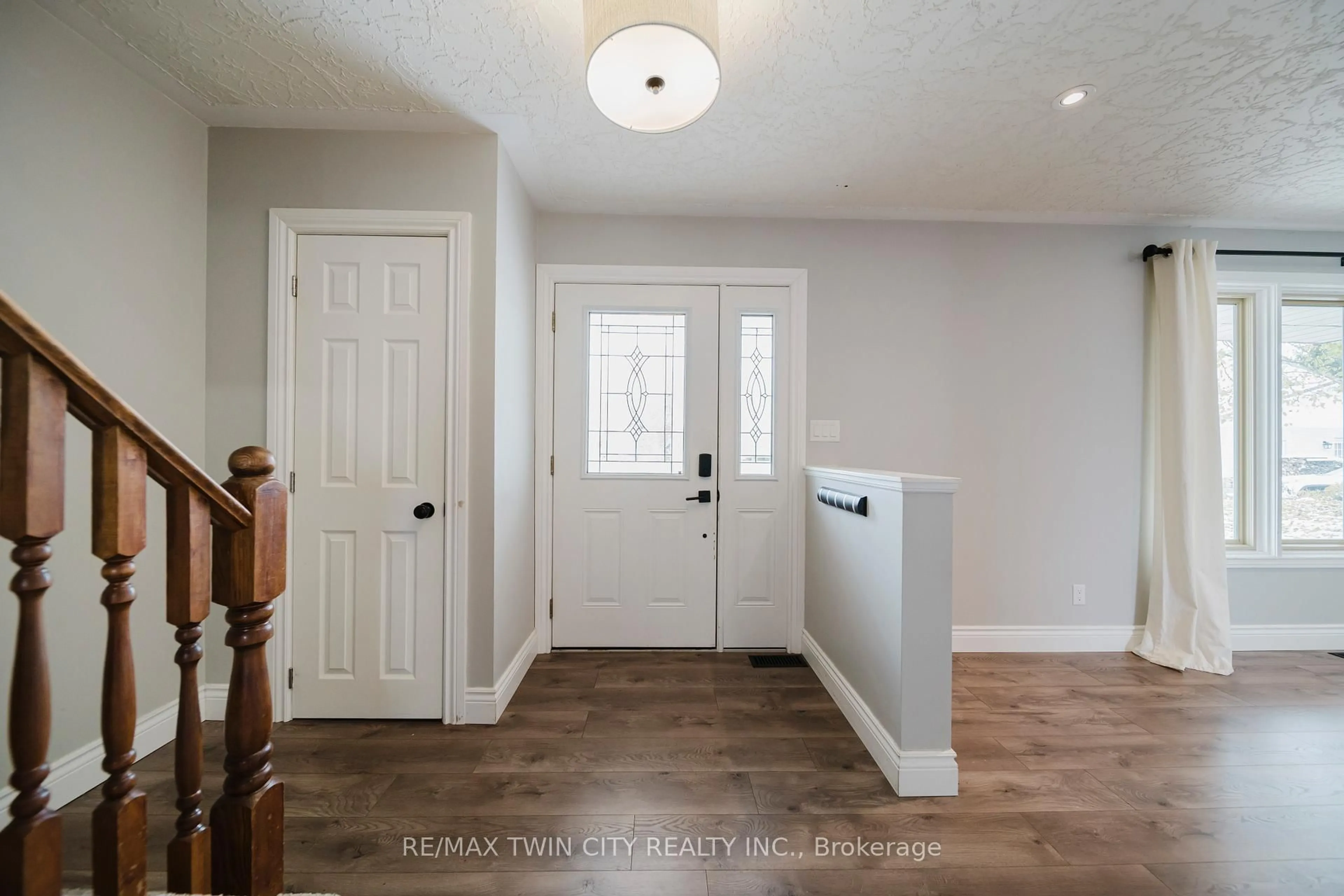 Indoor entryway for 7 Campbell Pl, Wellesley Ontario N0B 2T0