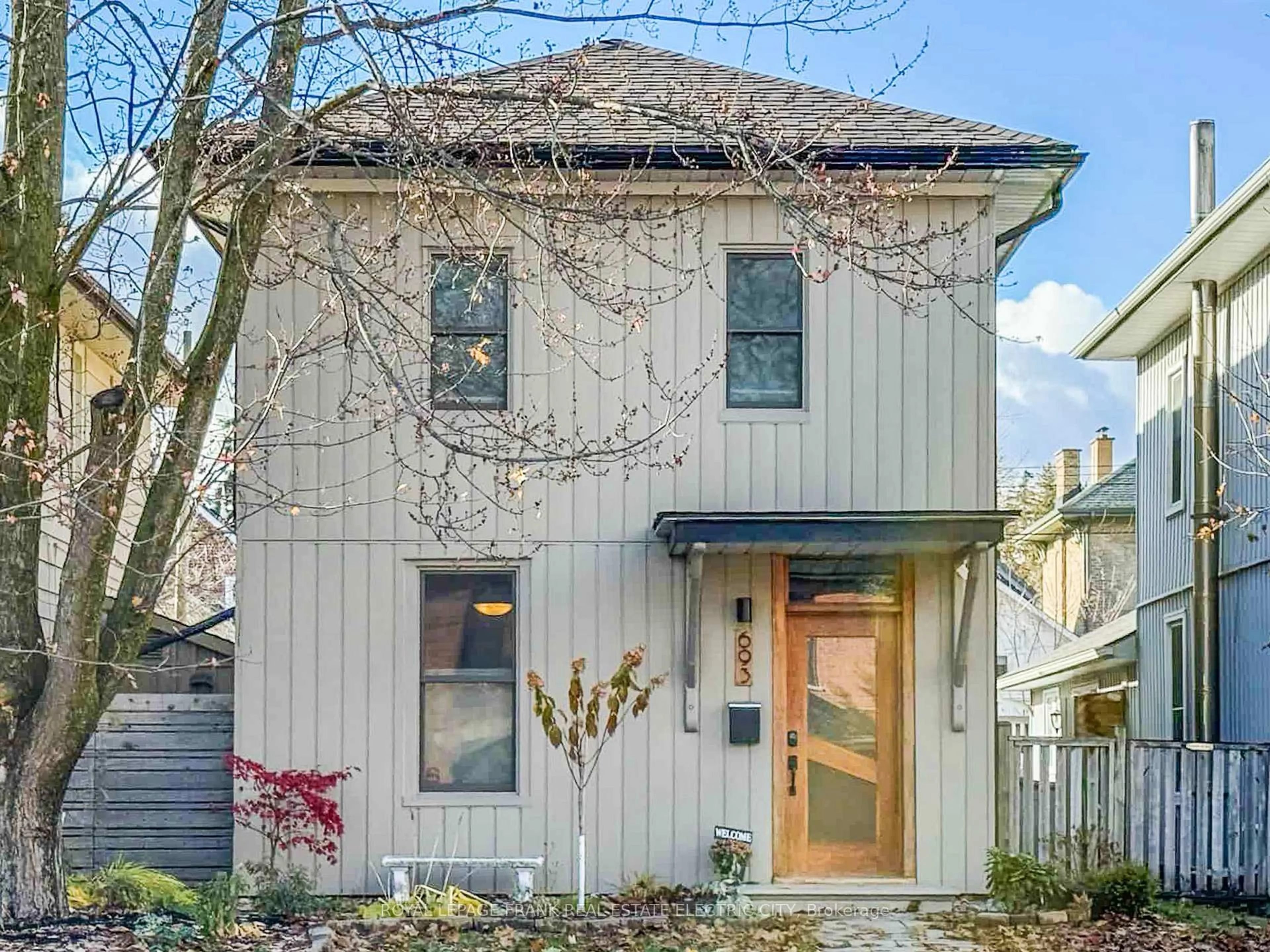 Home with vinyl exterior material, street for 693 Water St, Peterborough Ontario K9H 3N4