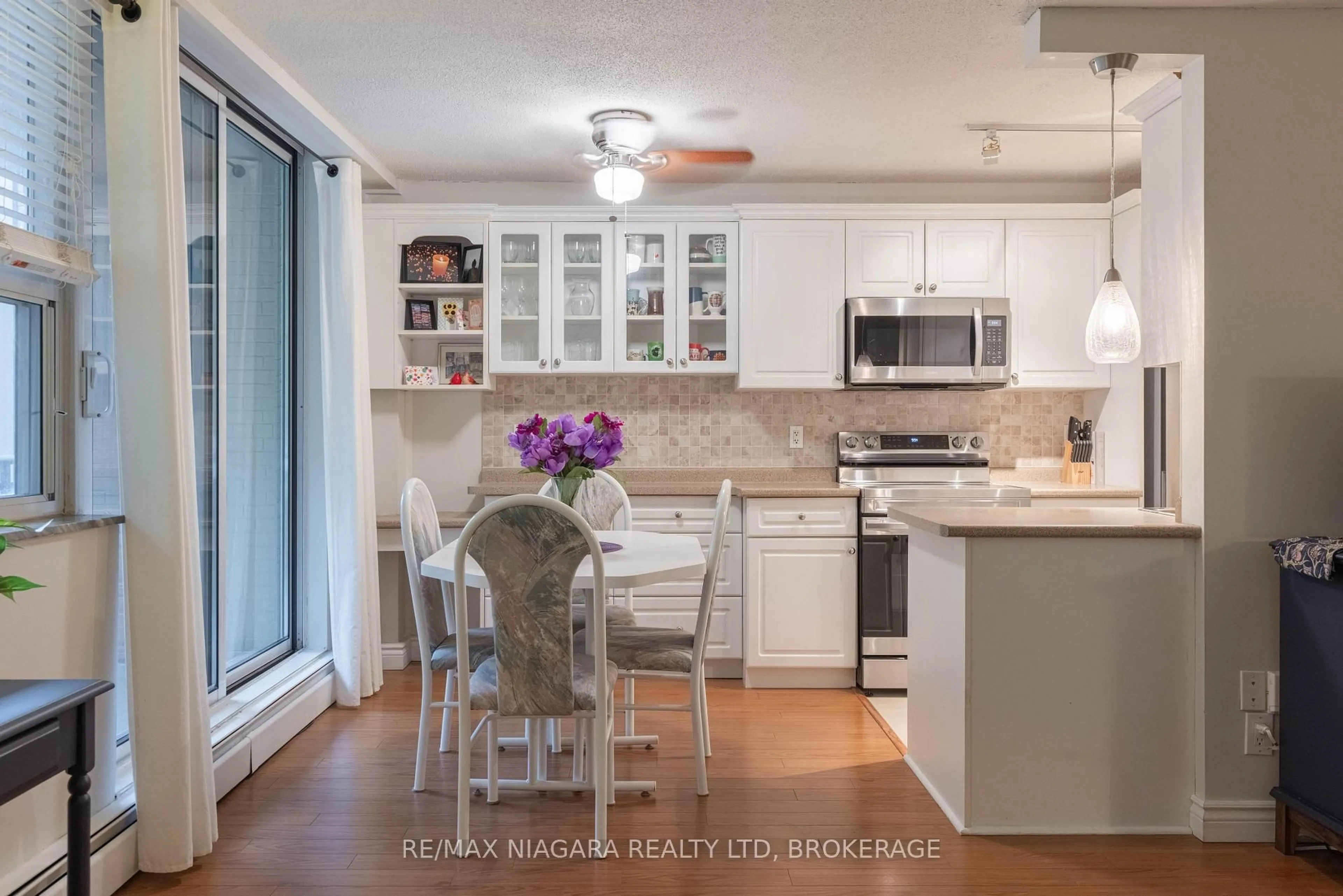 Open concept kitchen, ceramic/tile floor for 6390 Huggins St #209, Niagara Falls Ontario L2J 1H1