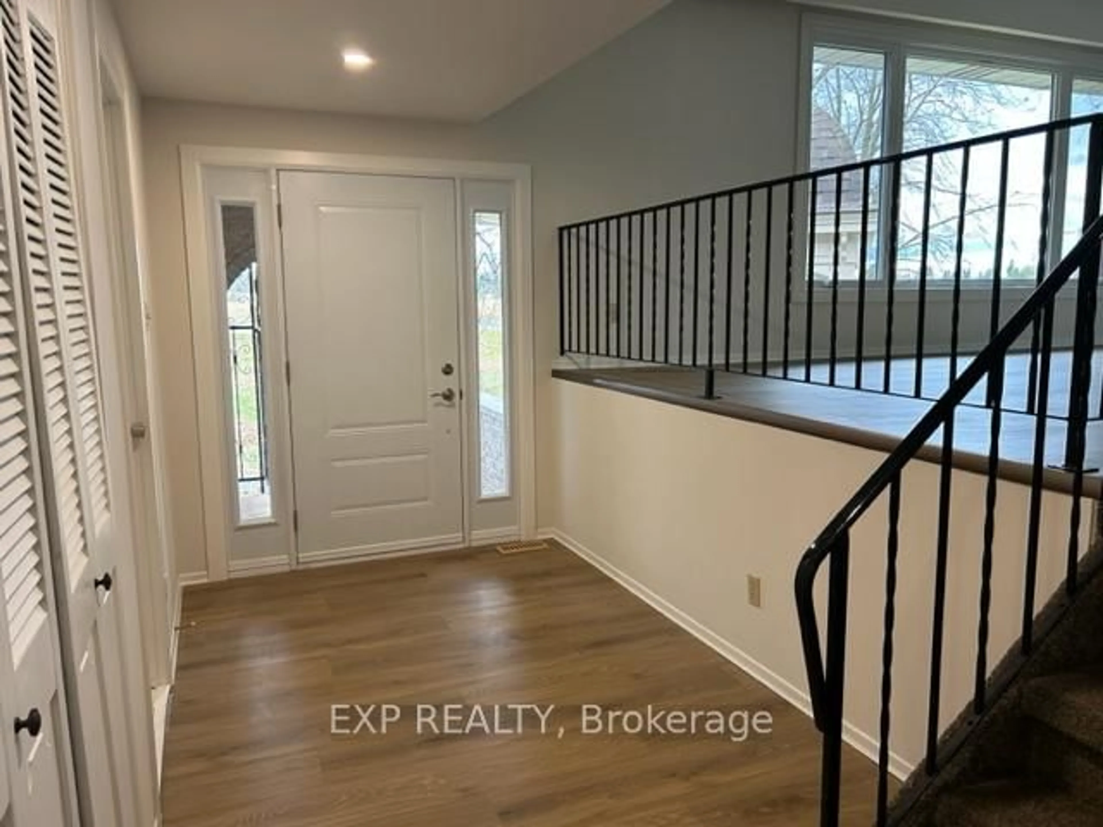 Indoor entryway for 7422 Road 164 Rd, North Perth Ontario N0G 1B0