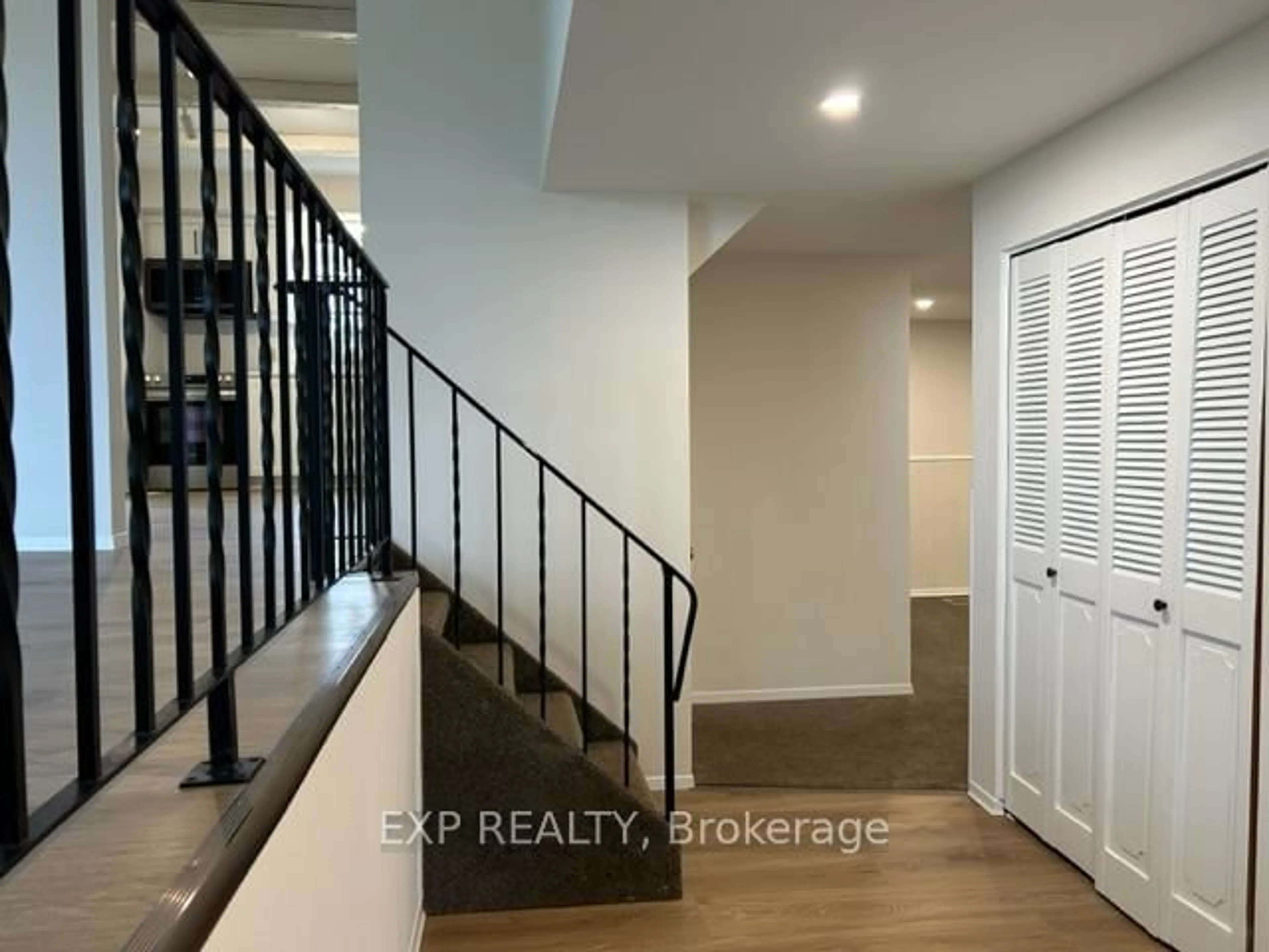 Indoor entryway for 7422 Road 164 Rd, North Perth Ontario N0G 1B0