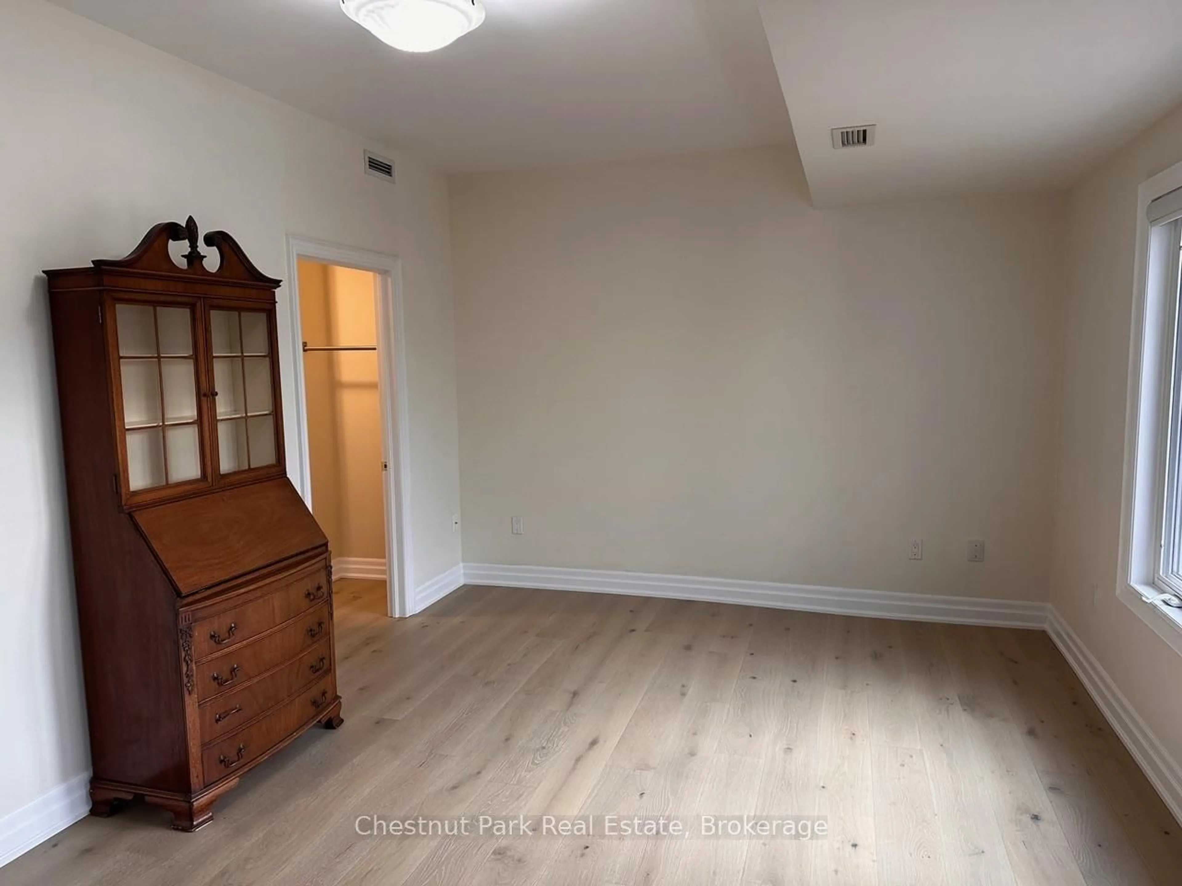 A pic of a room for 110 Steamship Bay Rd #601, Gravenhurst Ontario P1P 1Z9