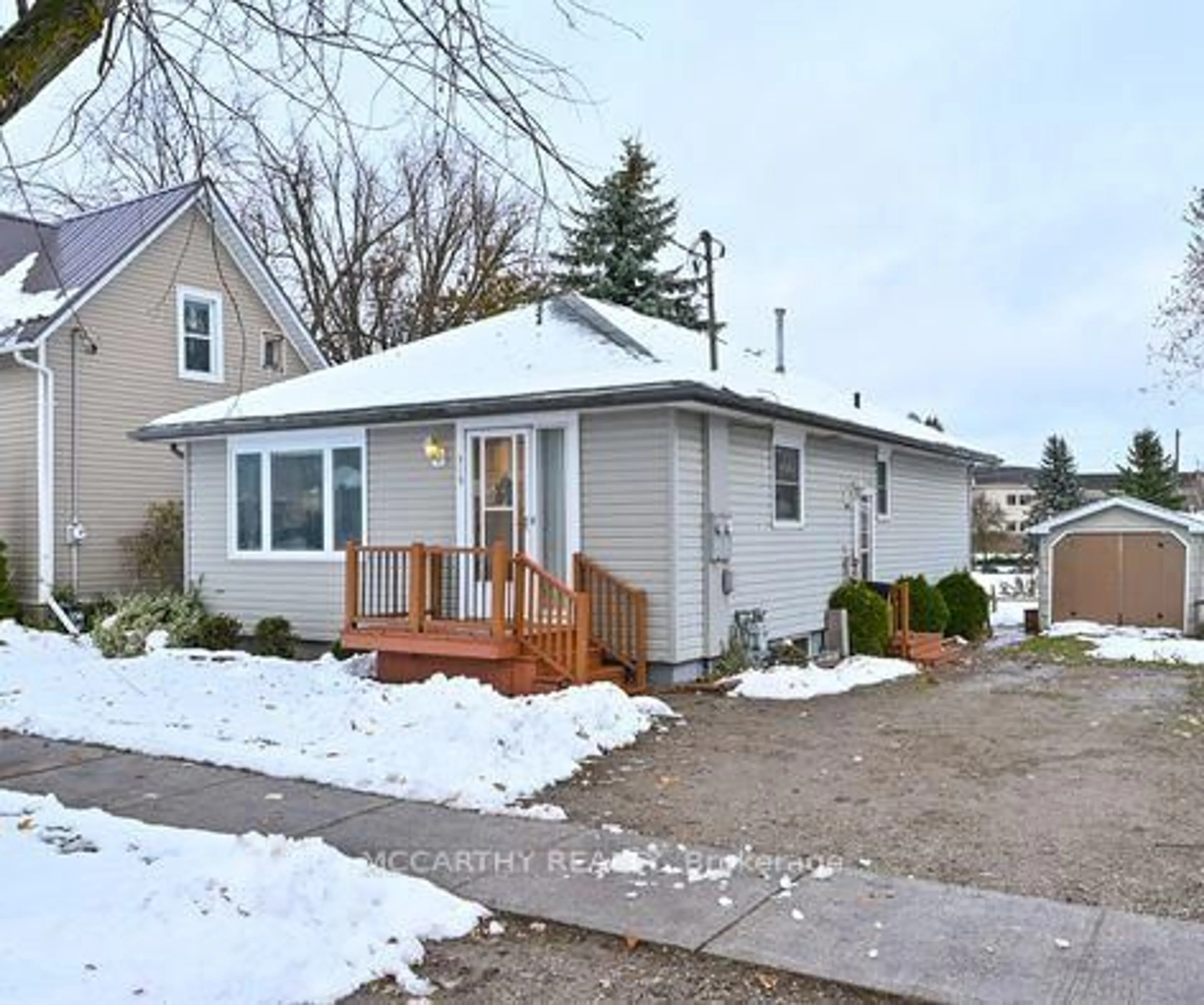 Home with vinyl exterior material, street for 319 Victoria St, Shelburne Ontario L9V 2Y4