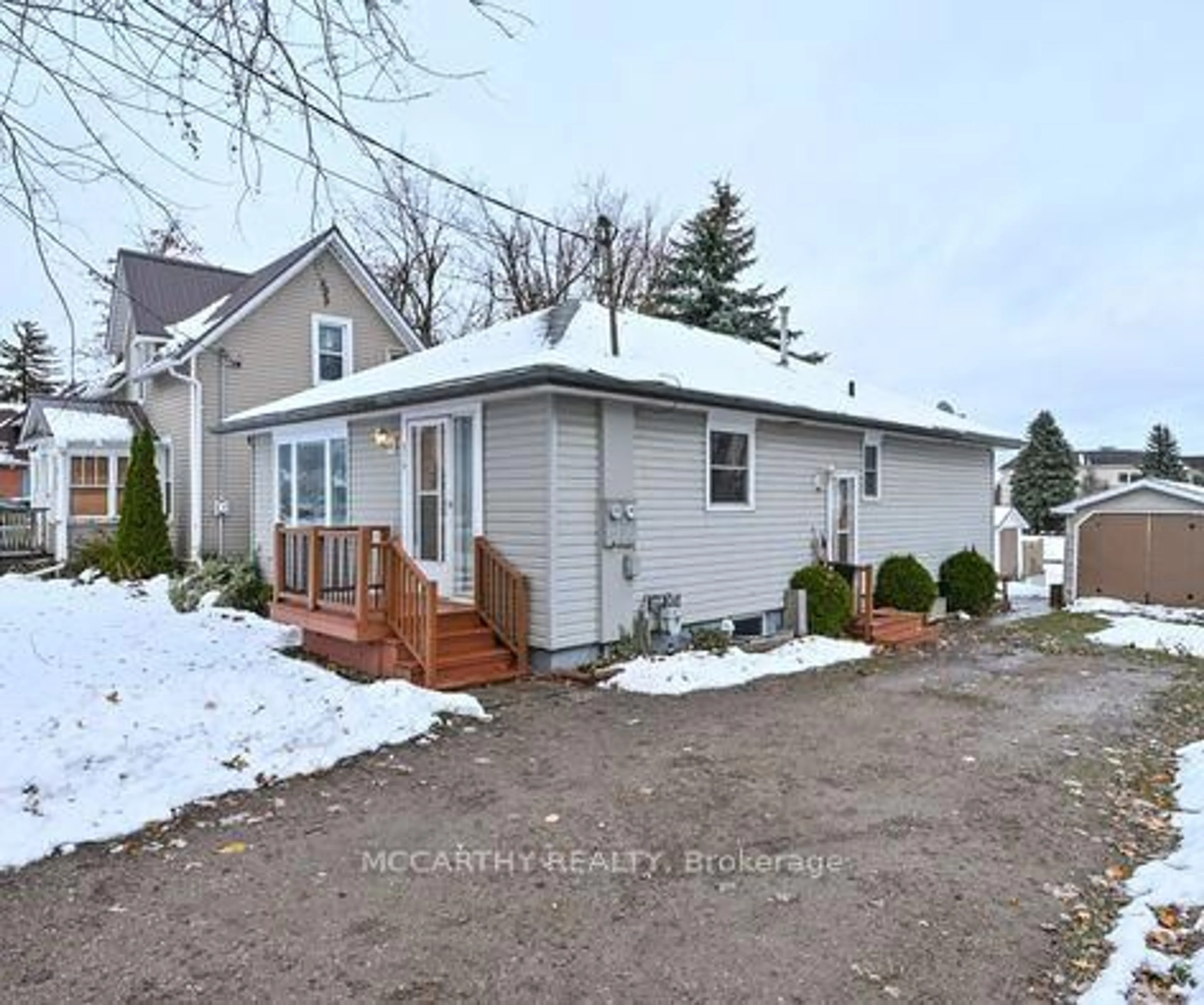 Home with vinyl exterior material, street for 319 Victoria St, Shelburne Ontario L9V 2Y4
