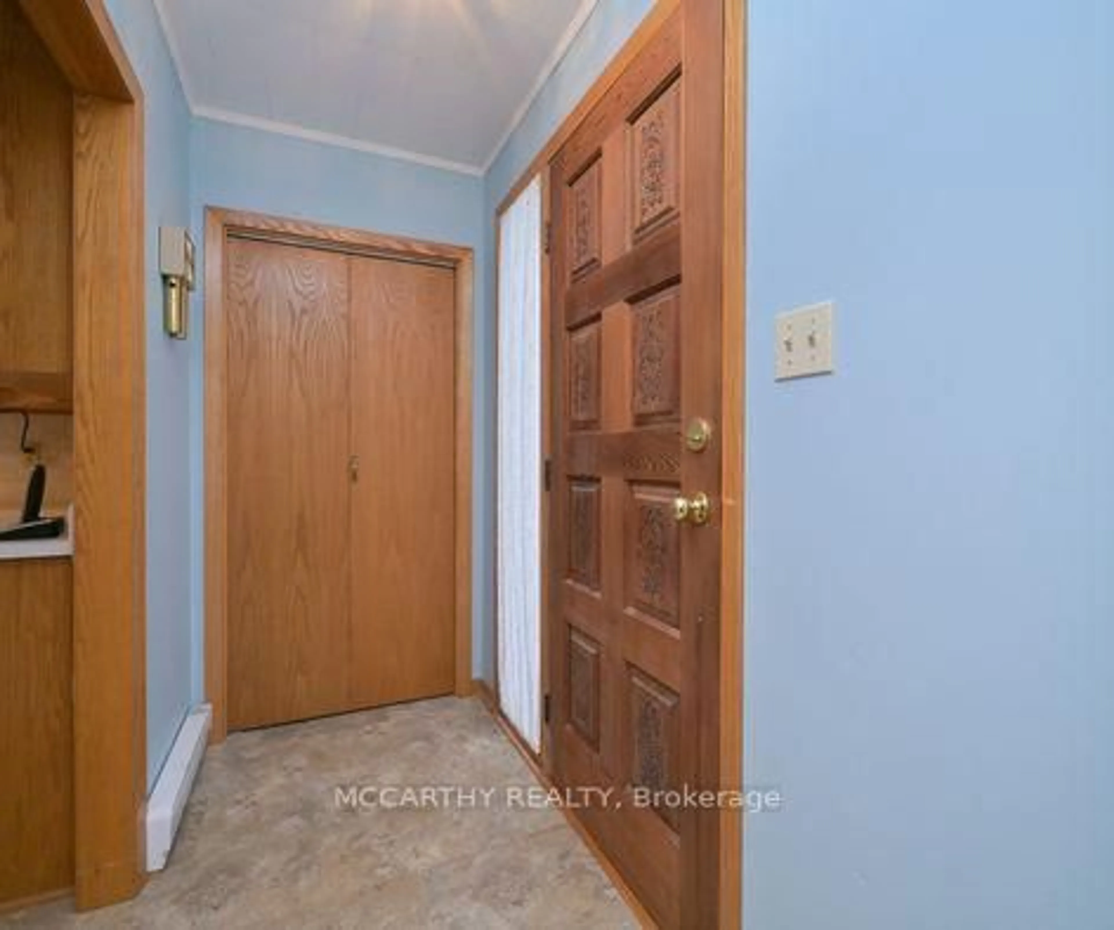 Indoor entryway for 319 Victoria St, Shelburne Ontario L9V 2Y4