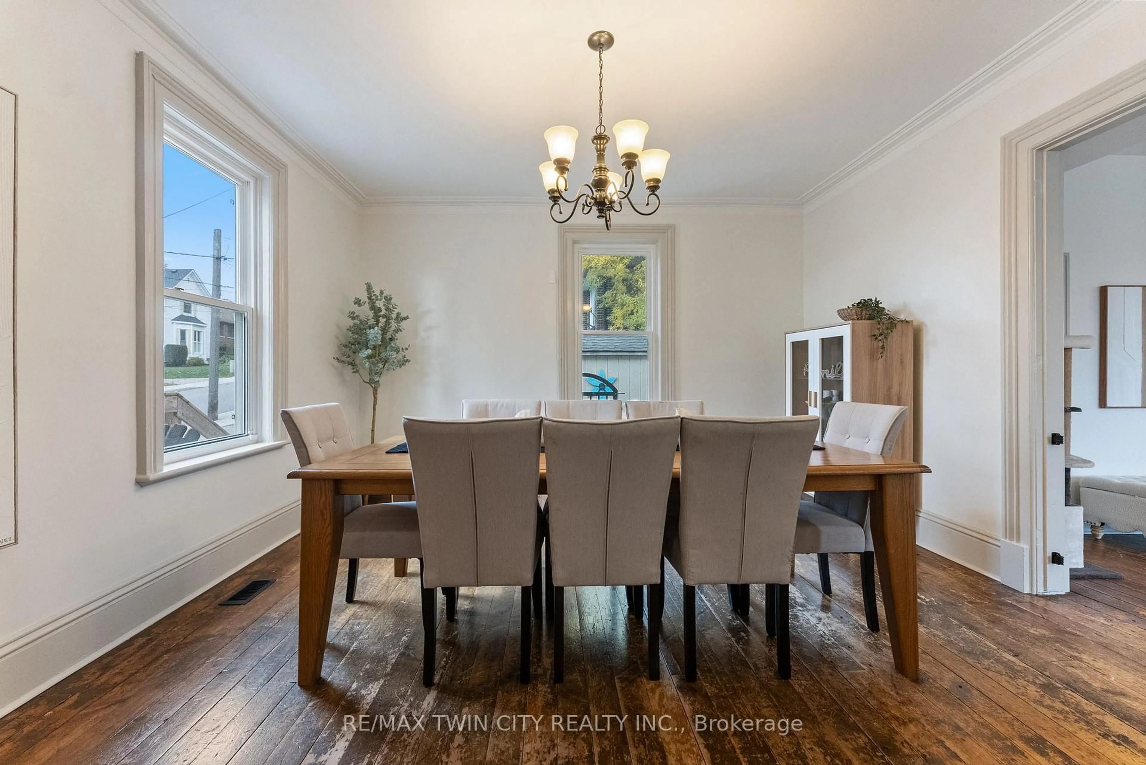 Dining room, wood/laminate floor for 93 Perry St, Woodstock Ontario N4S 3C4