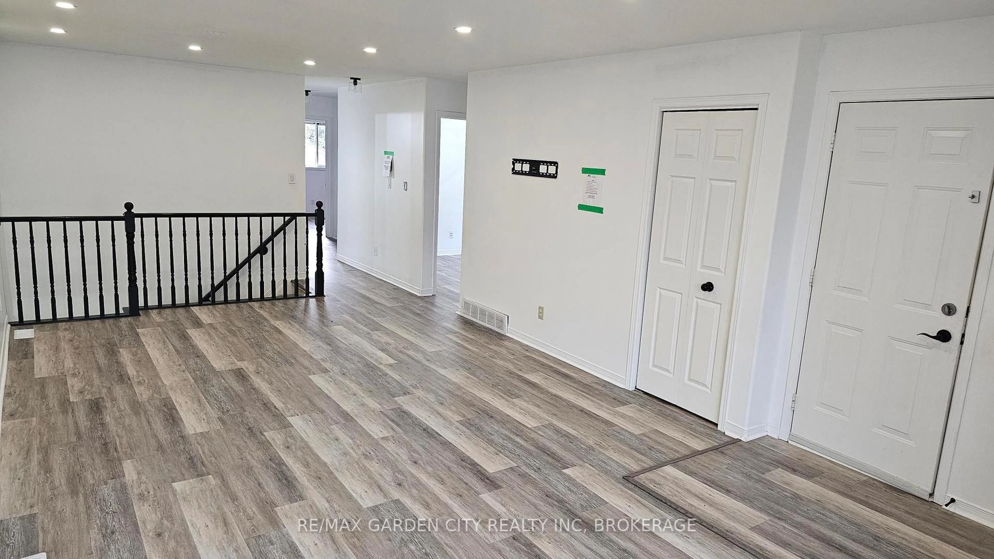 Indoor entryway for 244 Autumn Cres, Welland Ontario L3C 7K2