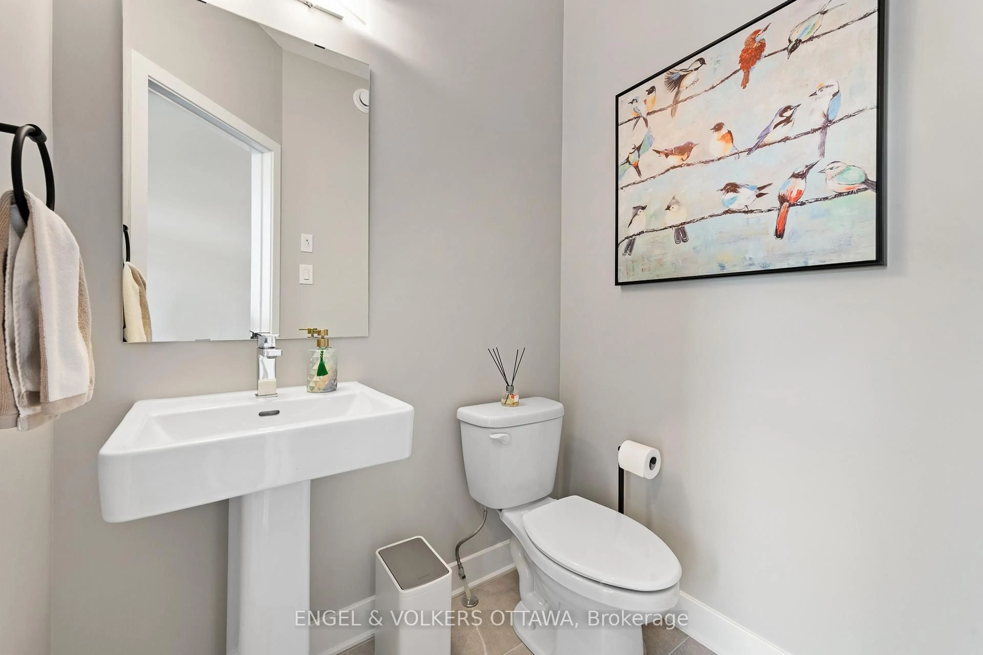 Contemporary bathroom, ceramic/tile floor for 517 Cobra Cres, Kanata Ontario K2V 0T6
