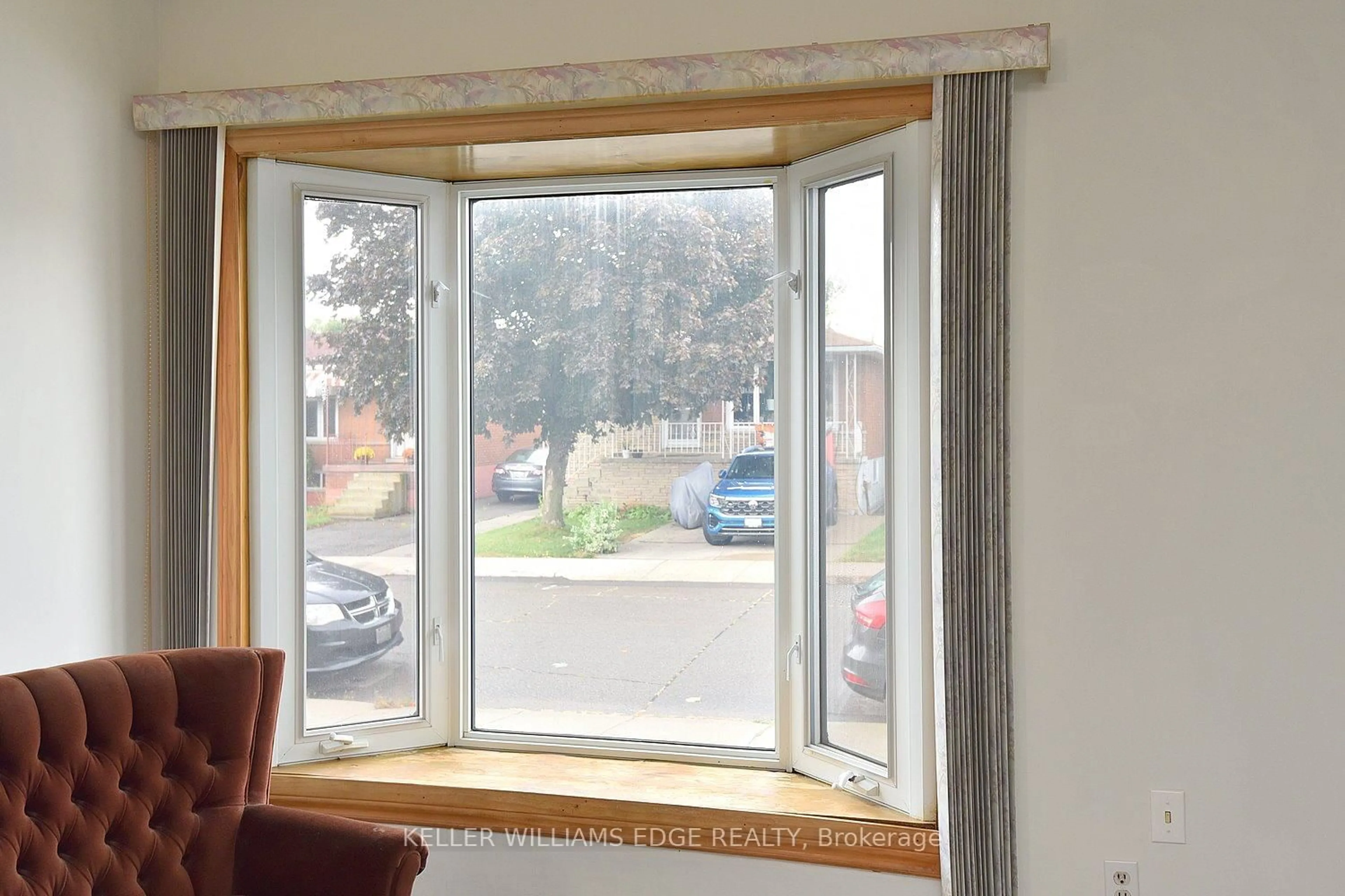 A pic of a room for 149 Ivon Ave, Hamilton Ontario L8H 5S7