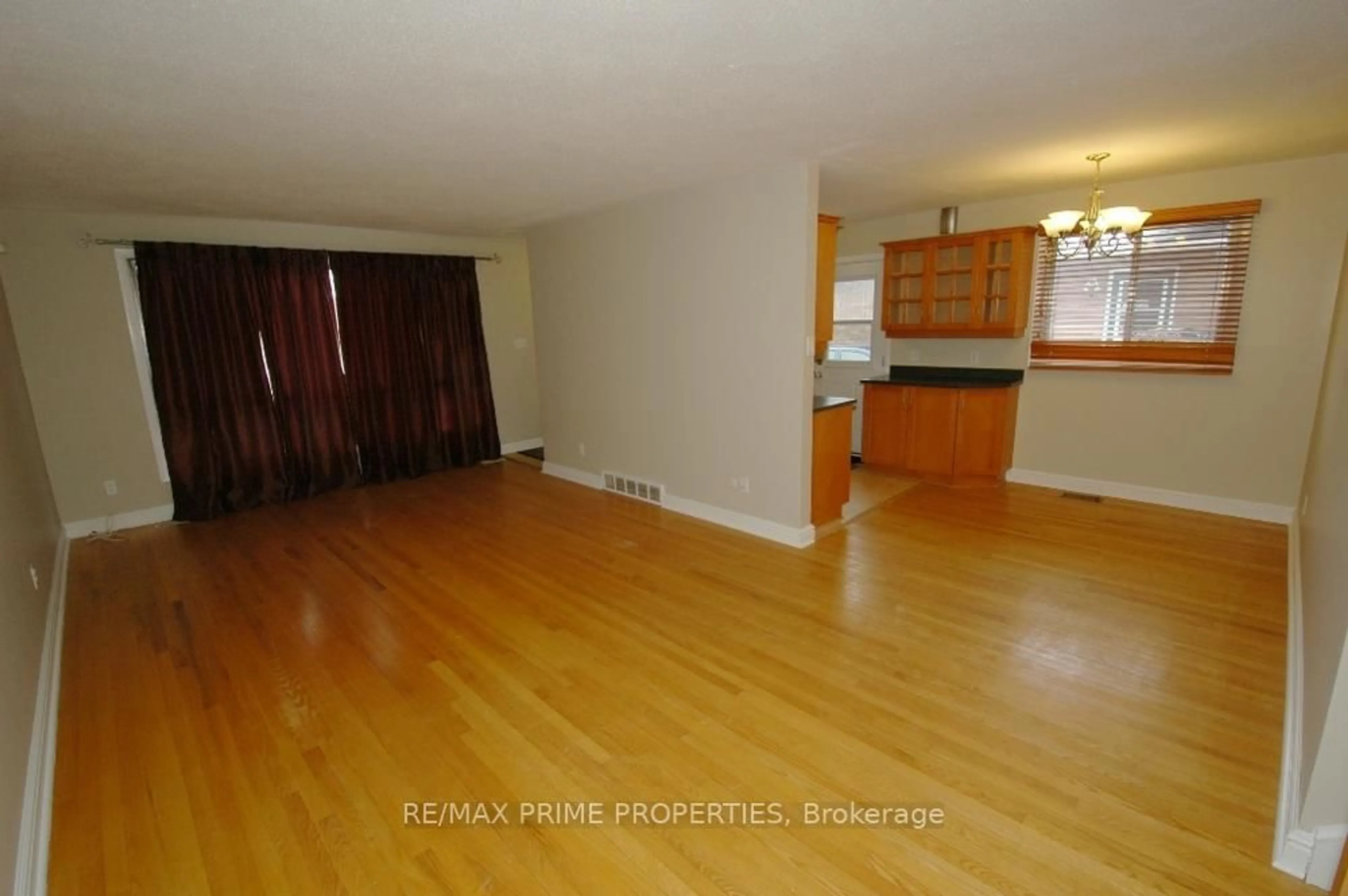 A pic of a room for 1287 Maitland Ave, Ottawa Ontario K2C 2C4