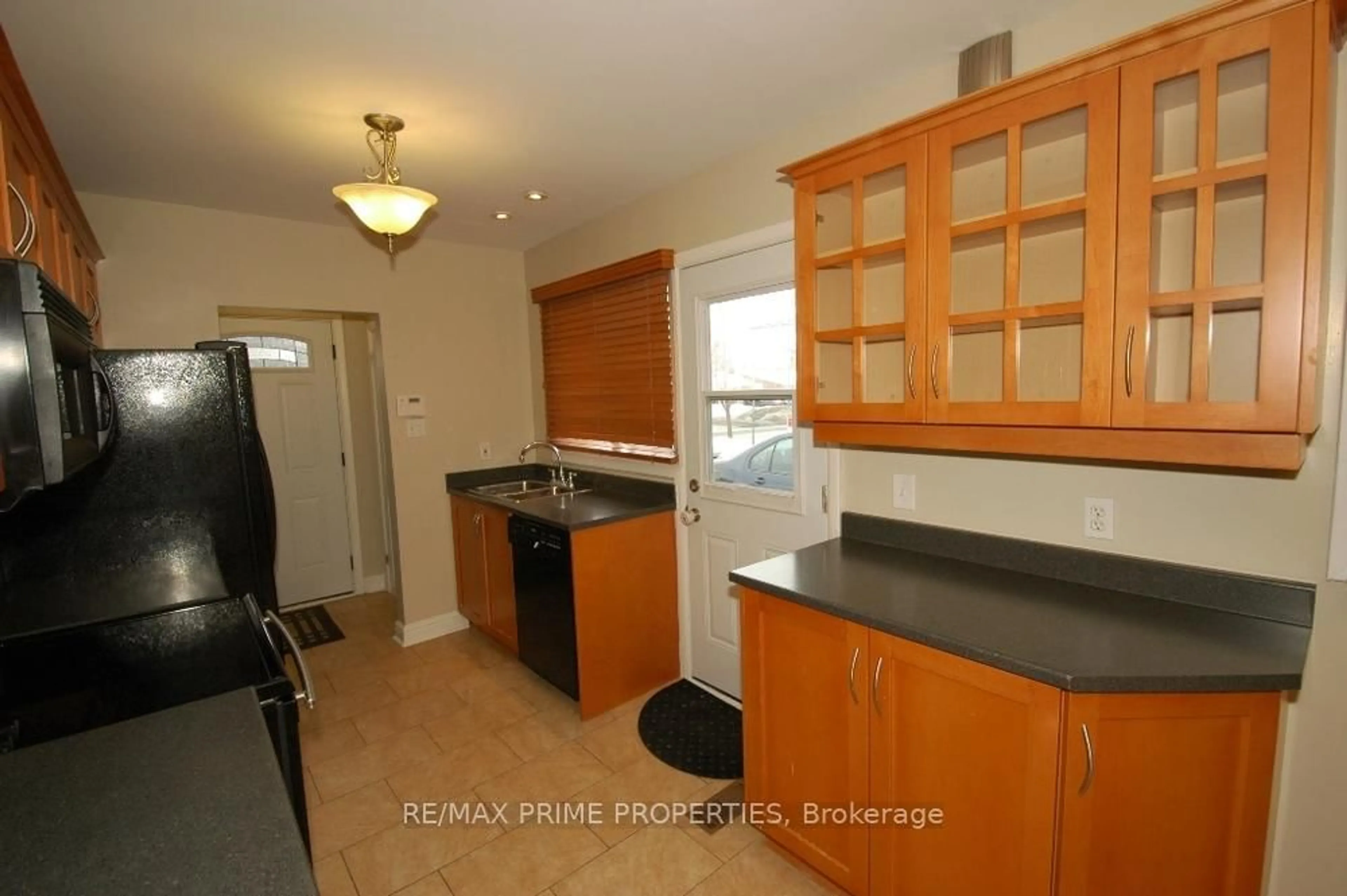 Standard kitchen, ceramic/tile floor for 1287 Maitland Ave, Ottawa Ontario K2C 2C4