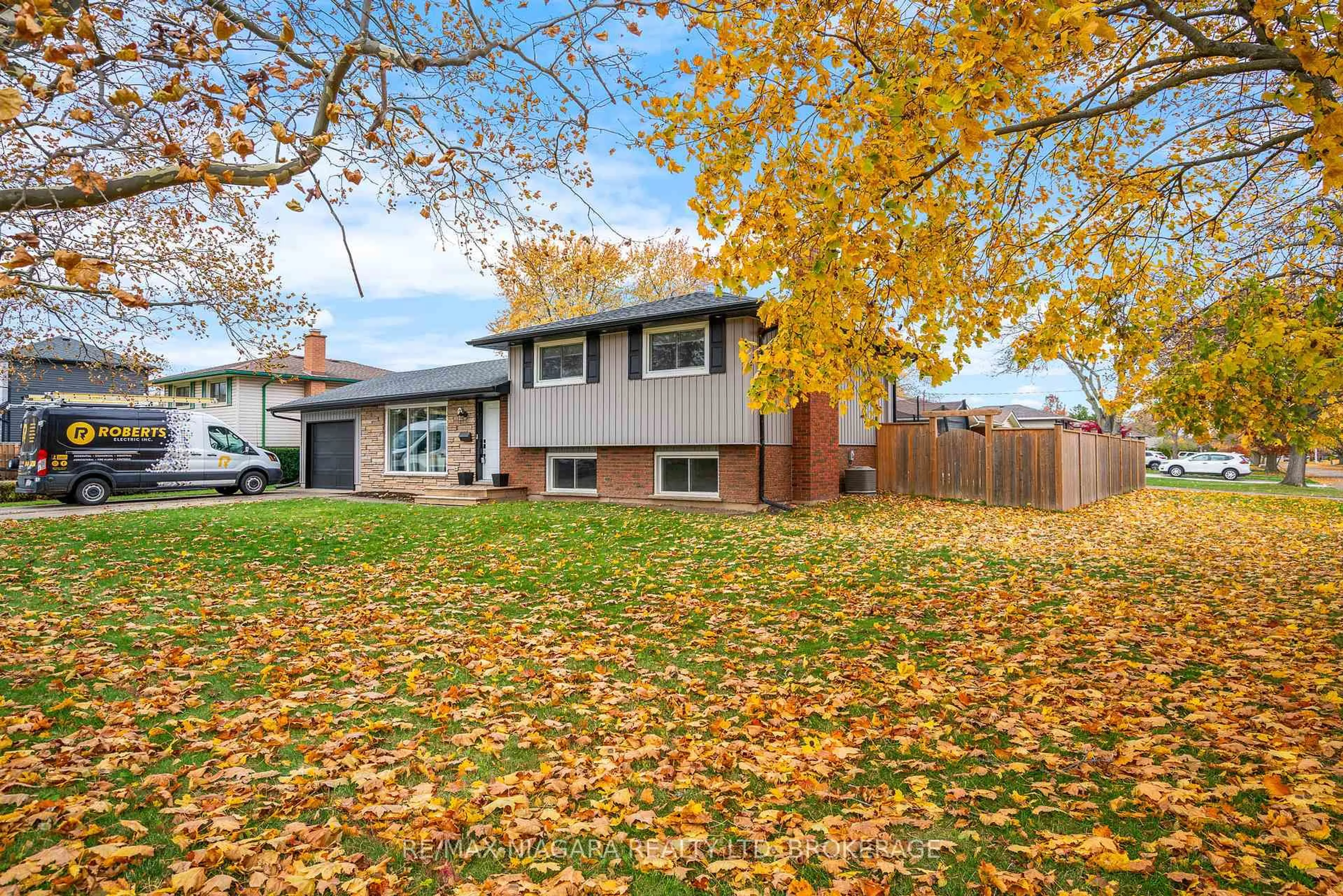 Home with vinyl exterior material, street for 3 Florence St, St. Catharines Ontario L2N 3G5