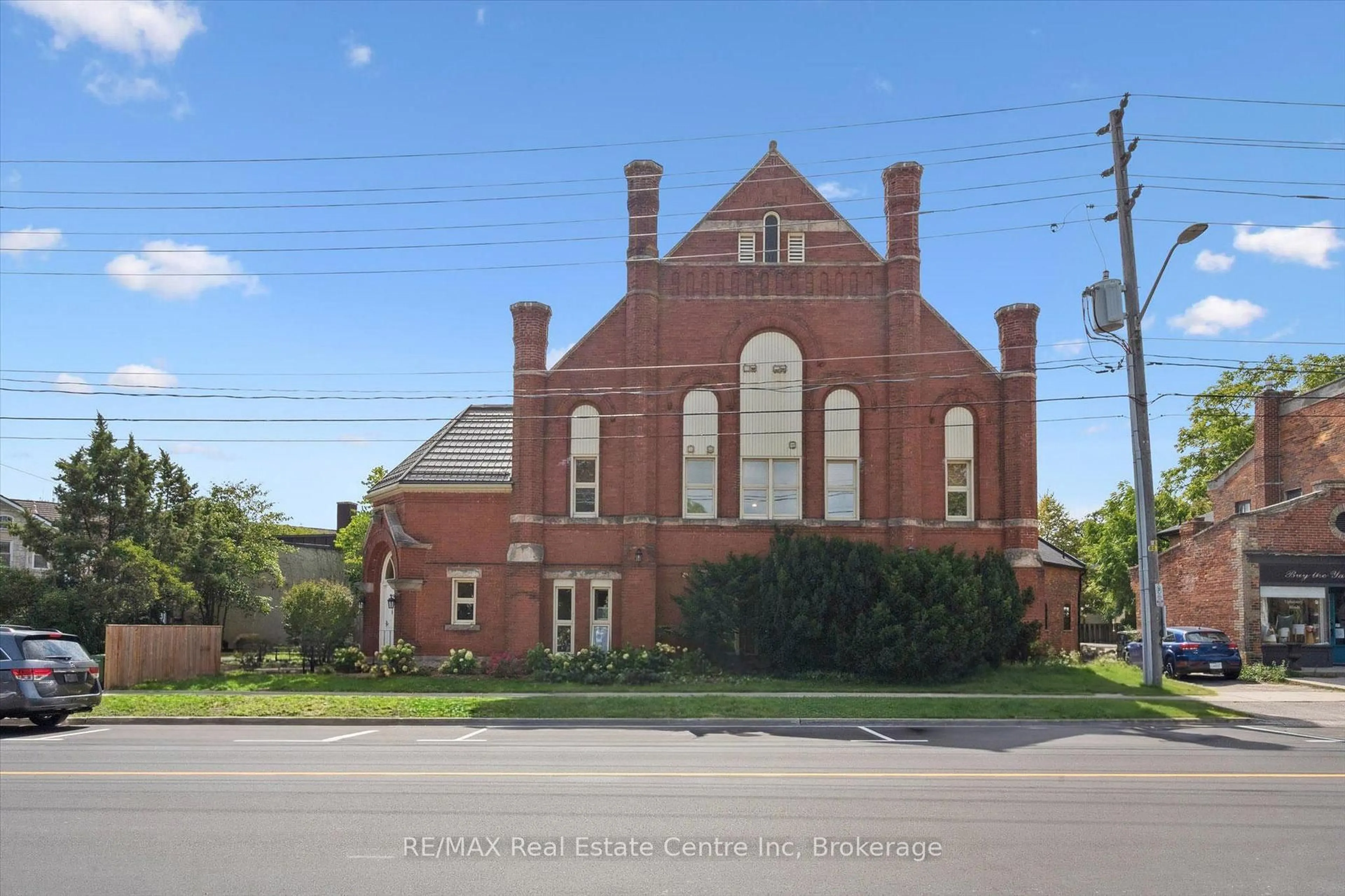 Home with brick exterior material, building for 200 WOOLWICH St #204, Guelph Ontario N1H 3V7