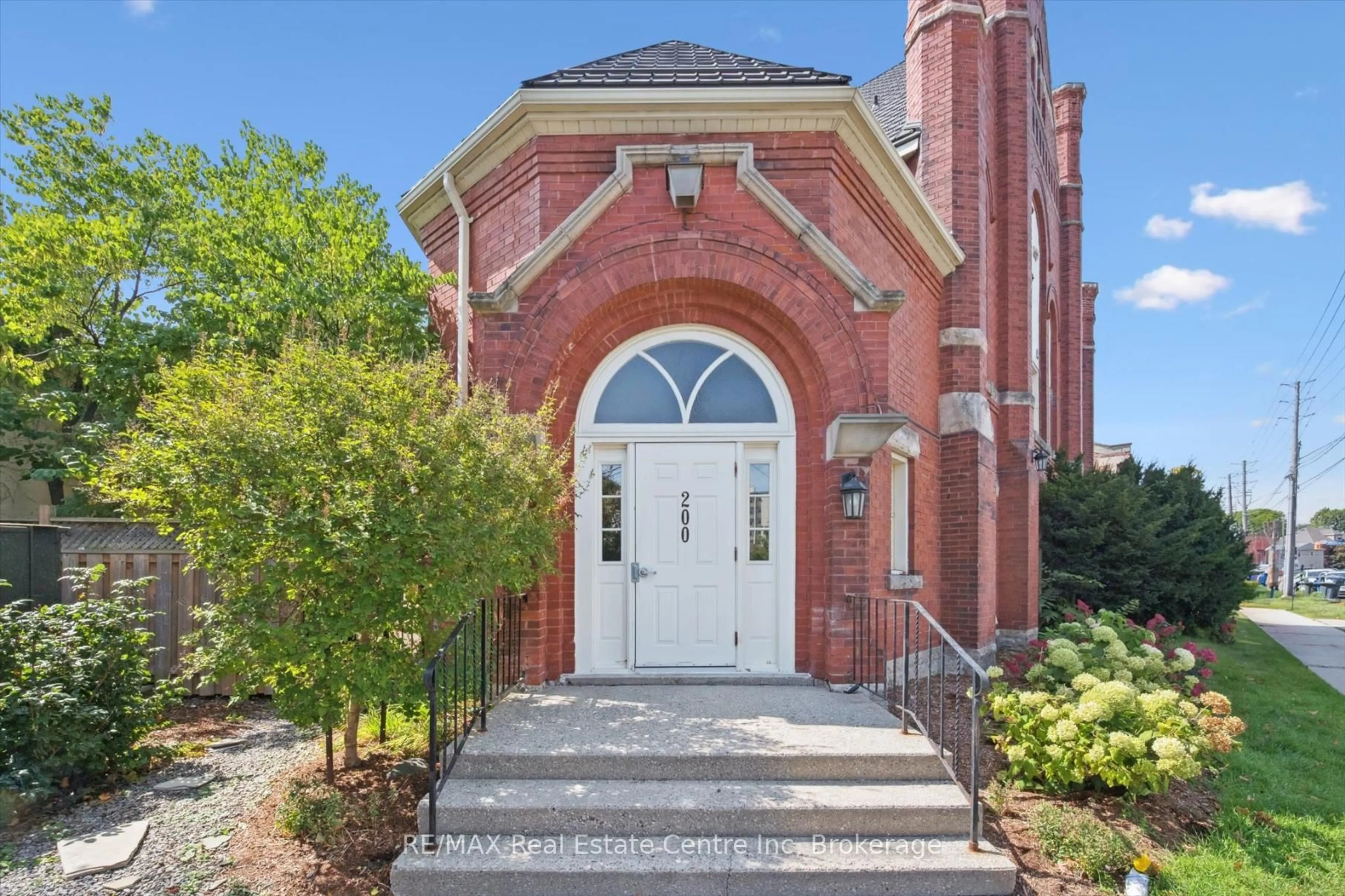 Home with brick exterior material, street for 200 WOOLWICH St #204, Guelph Ontario N1H 3V7