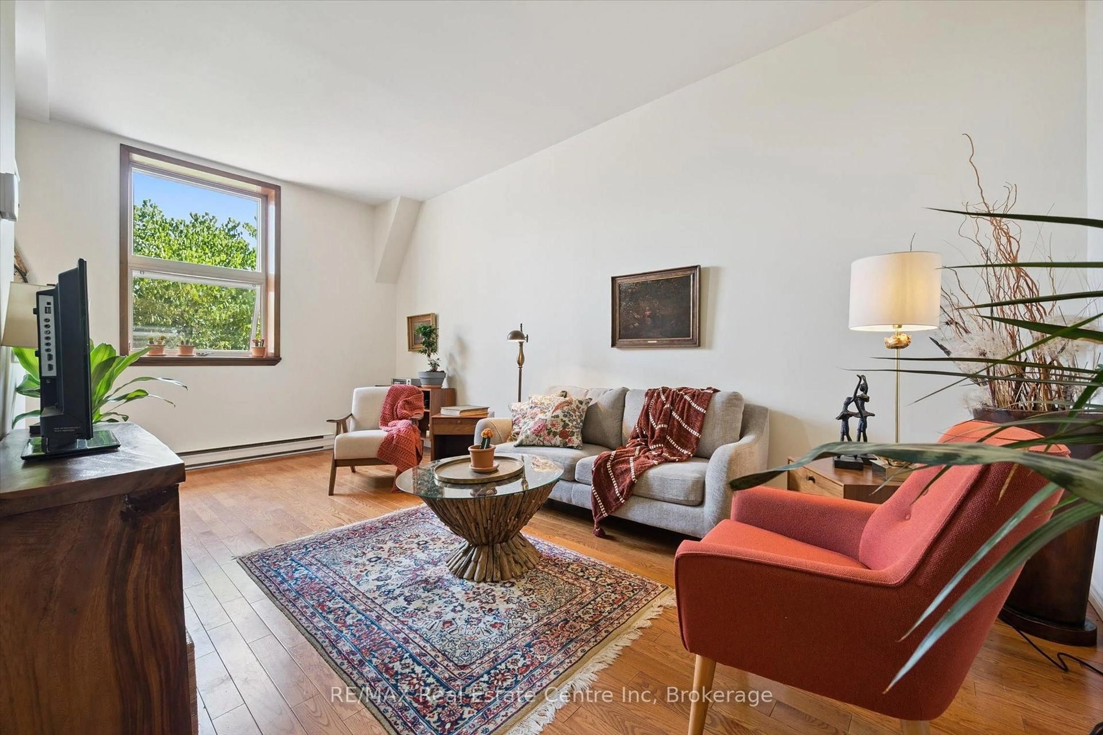 Living room with furniture, unknown for 200 WOOLWICH St #204, Guelph Ontario N1H 3V7