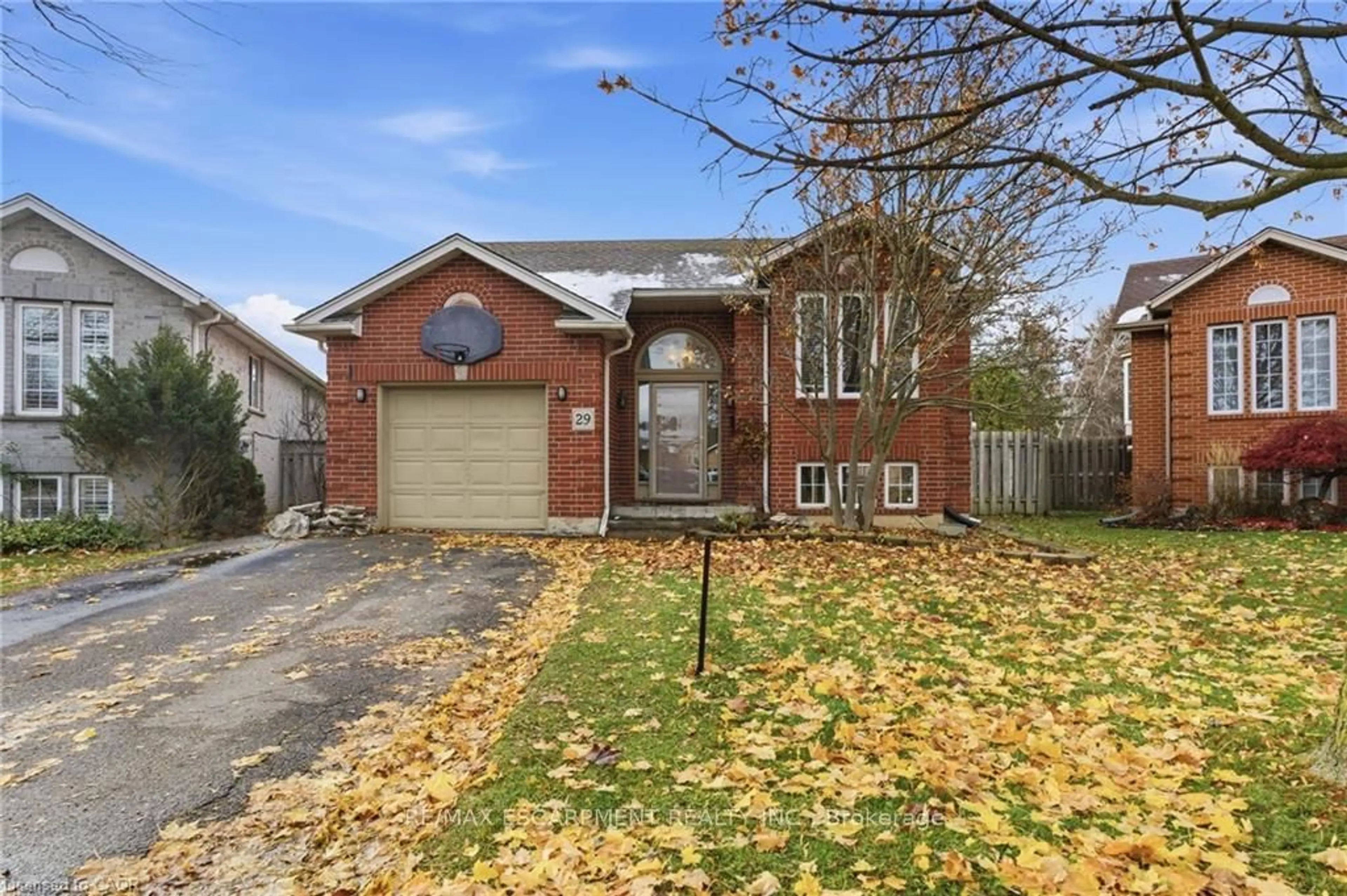 Home with brick exterior material, street for 29 Strong Crt, Brantford Ontario N3R 7Y4