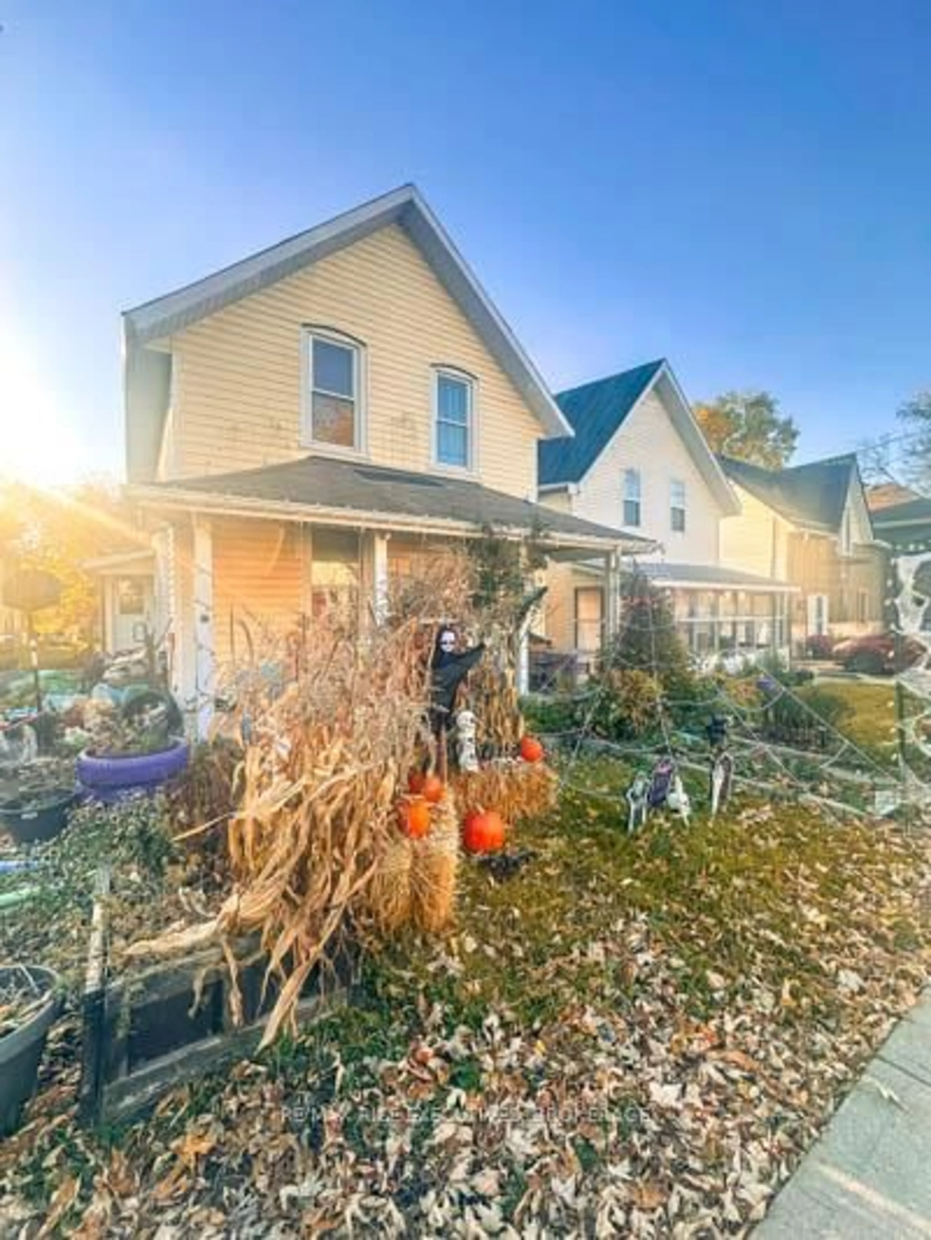 A pic from outside/outdoor area/front of a property/back of a property/a pic from drone, street for 135 Green St, Deseronto Ontario K0K 1X0