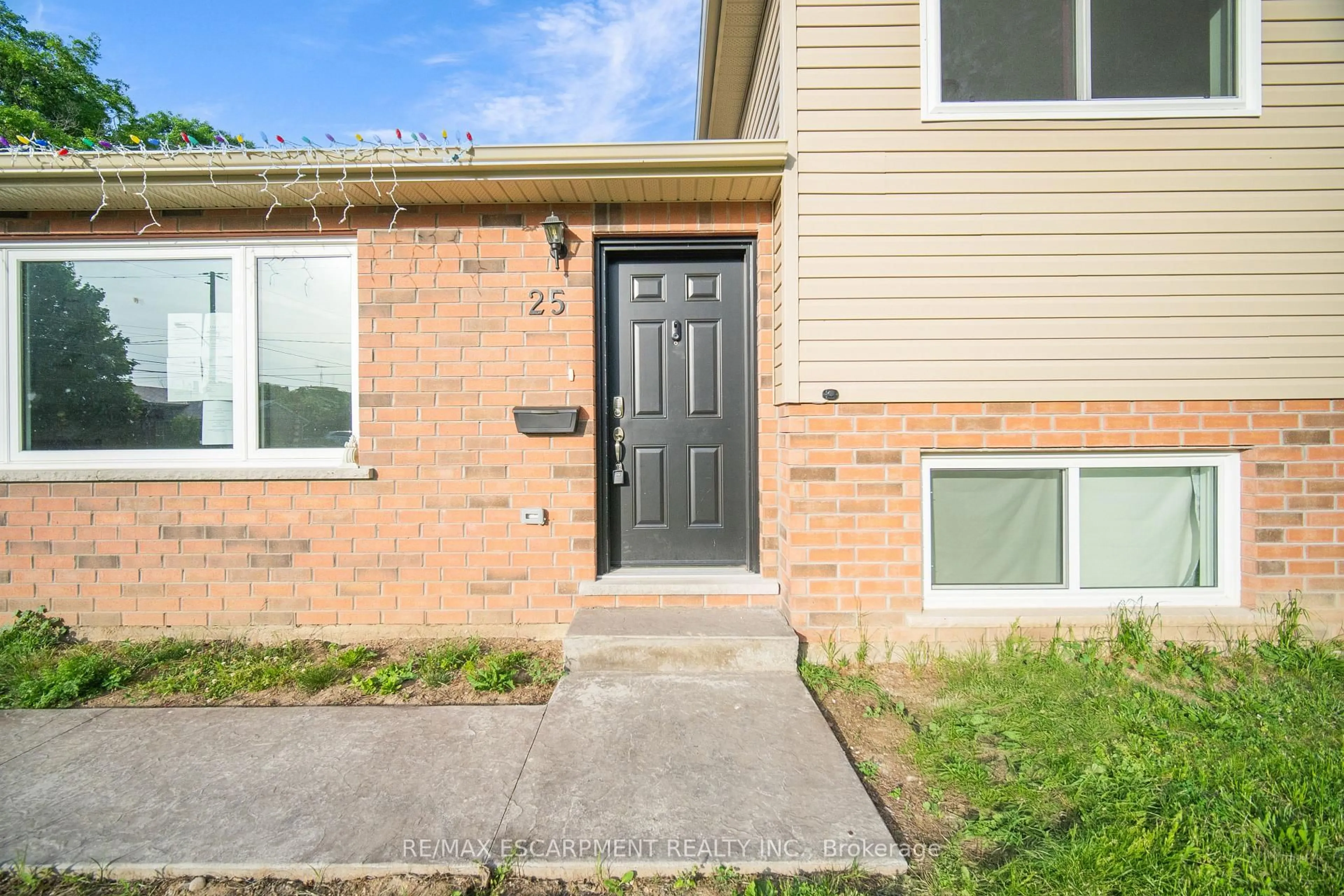 Home with brick exterior material, street for 25 Patterson Dr, Brantford Ontario N3S 6W8