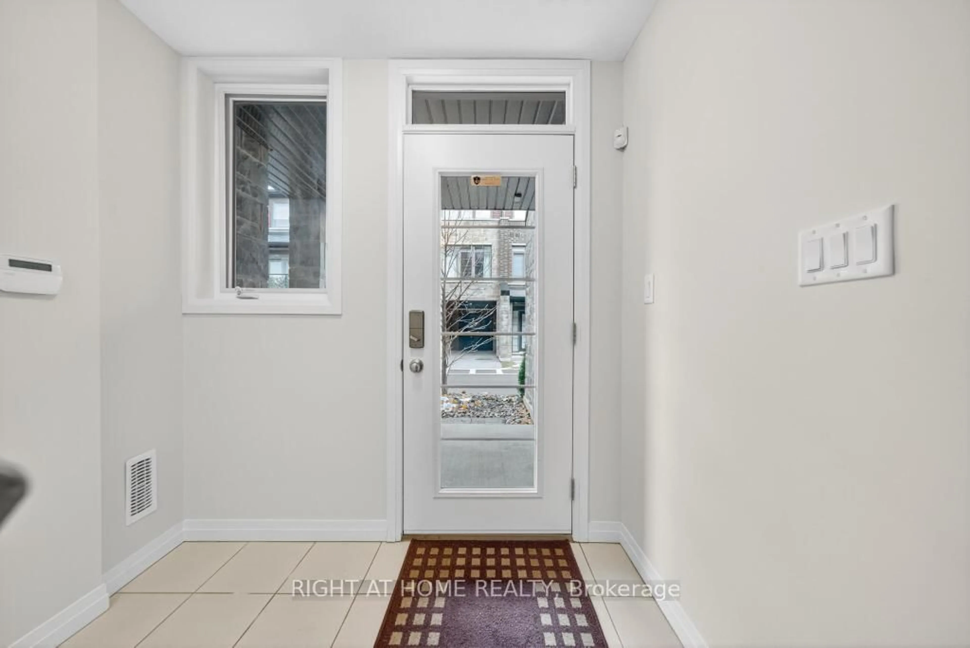 Indoor entryway for 30 Times Square Blvd #100, Hamilton Ontario L8J 0L8