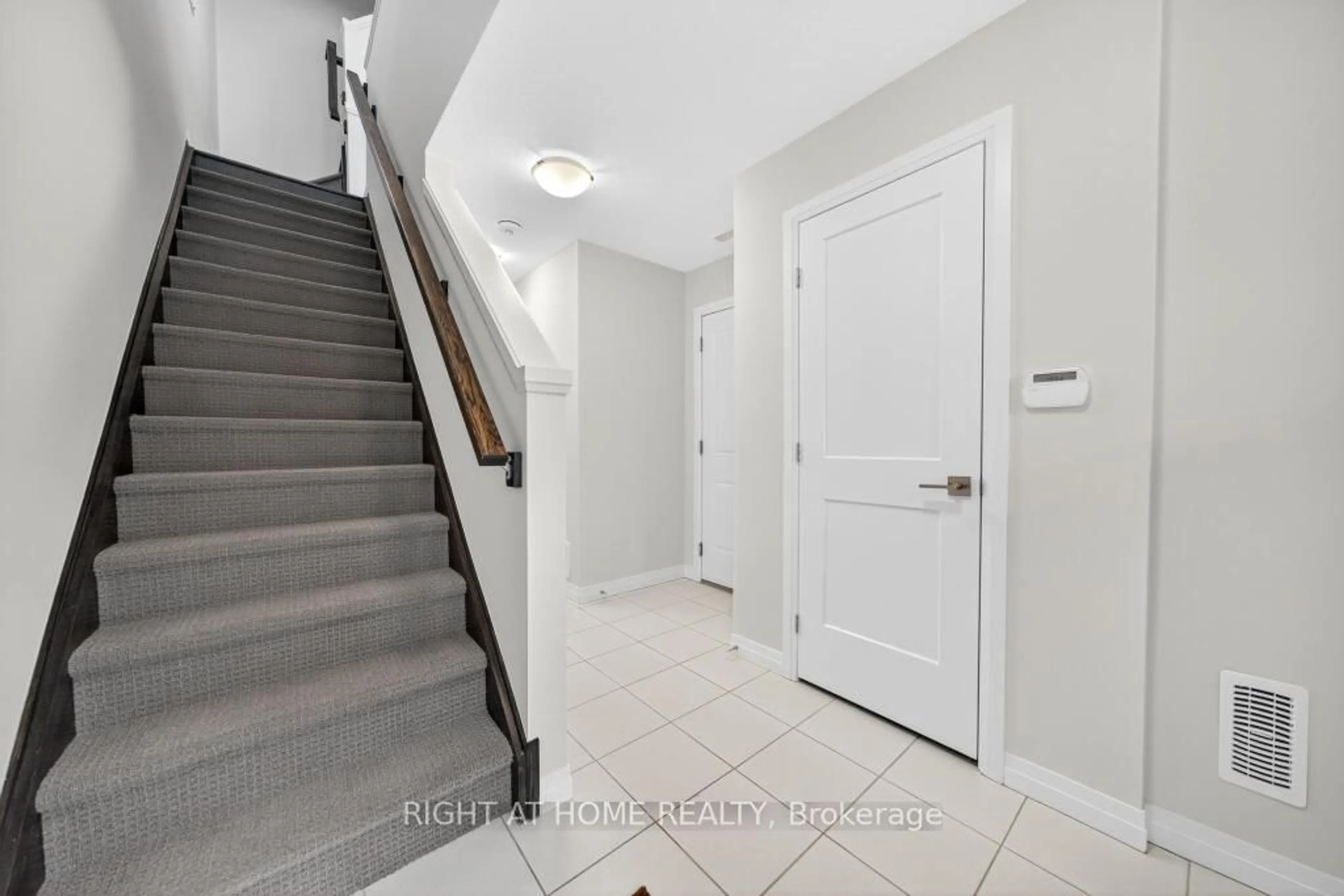 Indoor entryway for 30 Times Square Blvd #100, Hamilton Ontario L8J 0L8