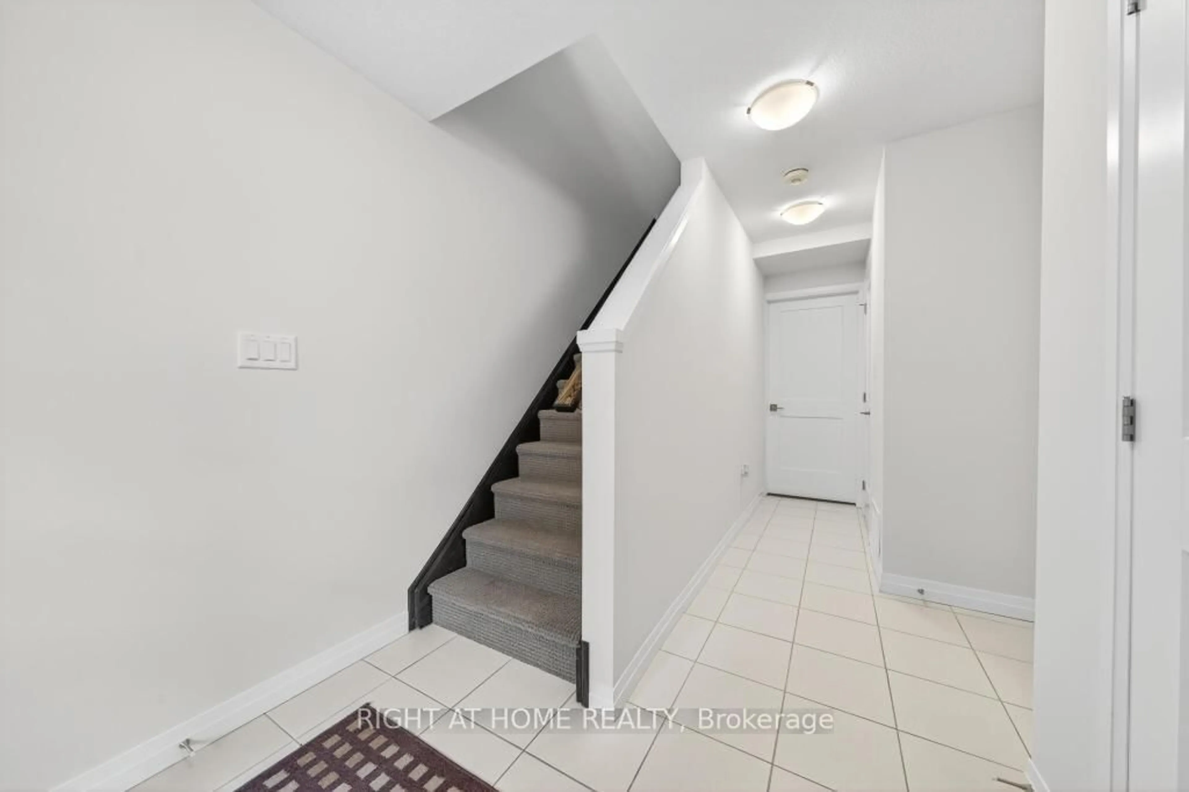 Unknown for 30 Times Square Blvd #100, Hamilton Ontario L8J 0L8