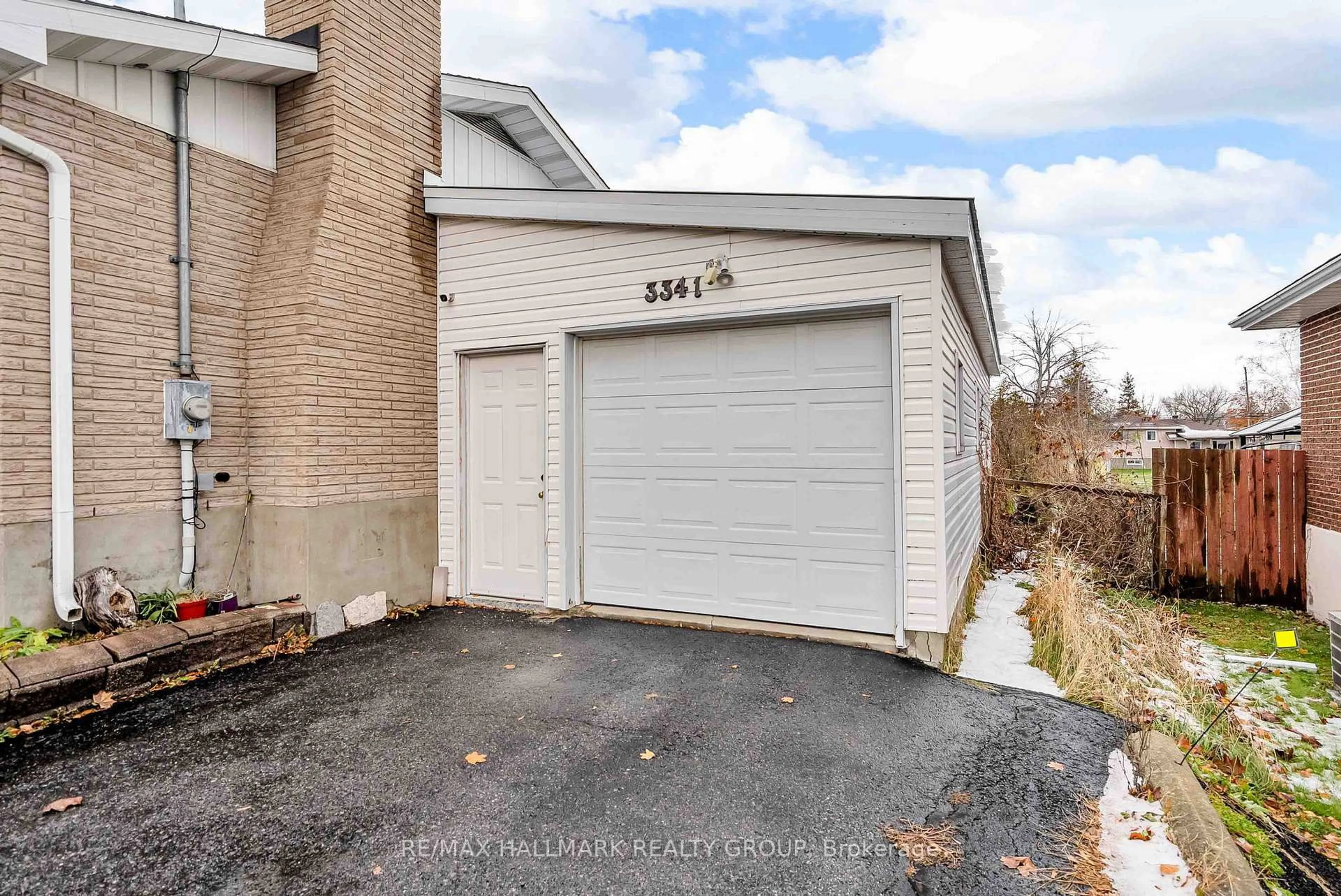 Indoor garage for 3341 Bruce St, South Stormont Ontario K6K 1M7