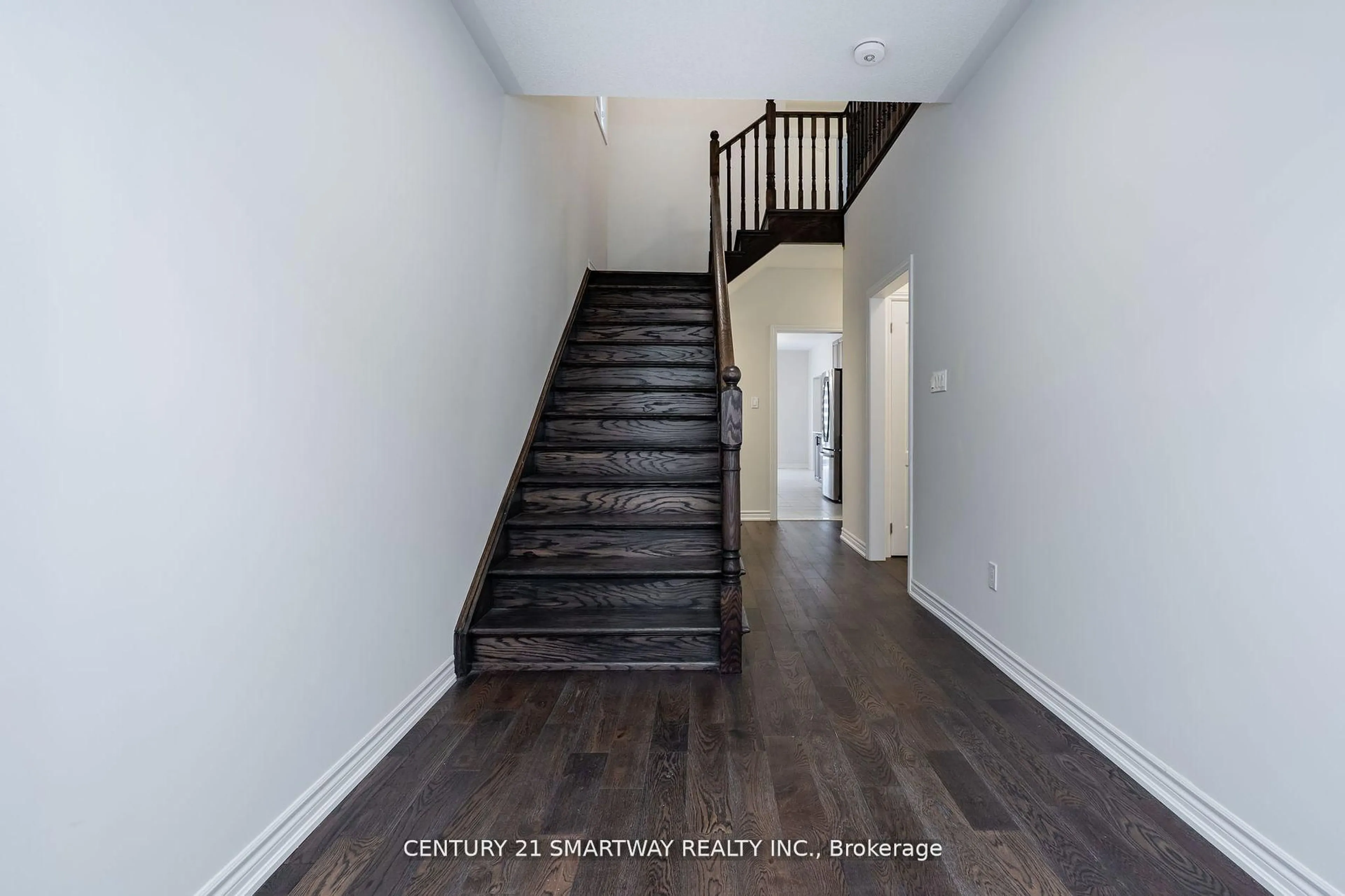 Indoor entryway for 26 Huntsworth Ave, Thorold Ontario L2V 5G7