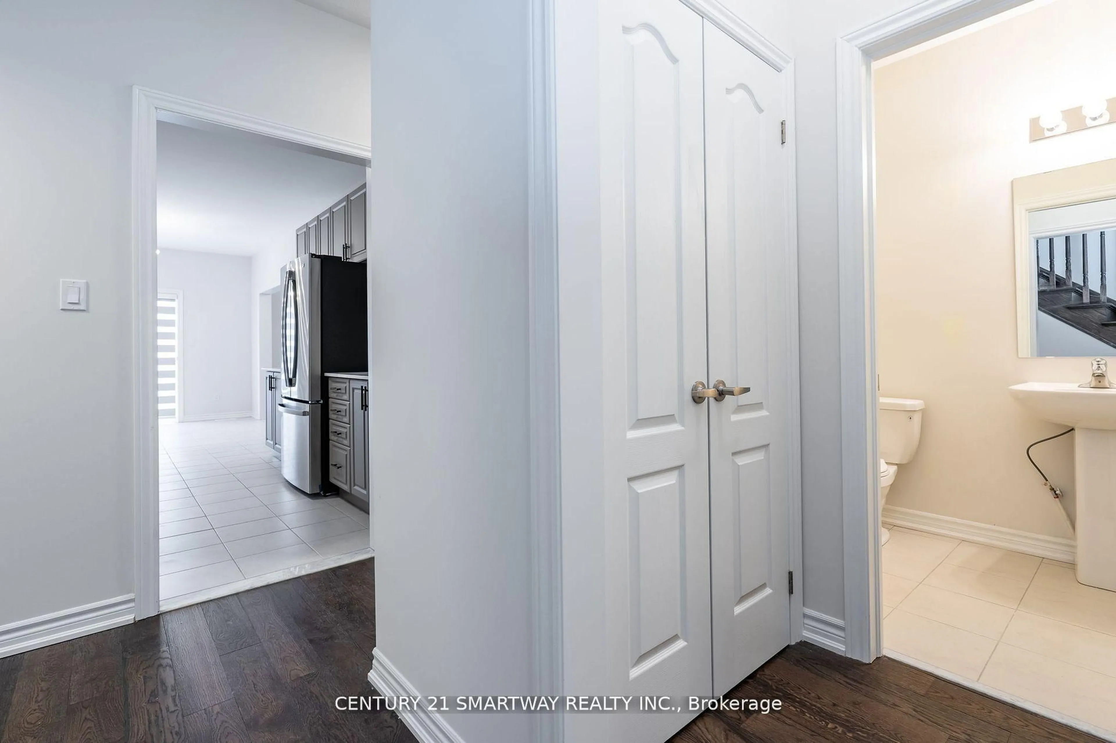 Indoor entryway for 26 Huntsworth Ave, Thorold Ontario L2V 5G7