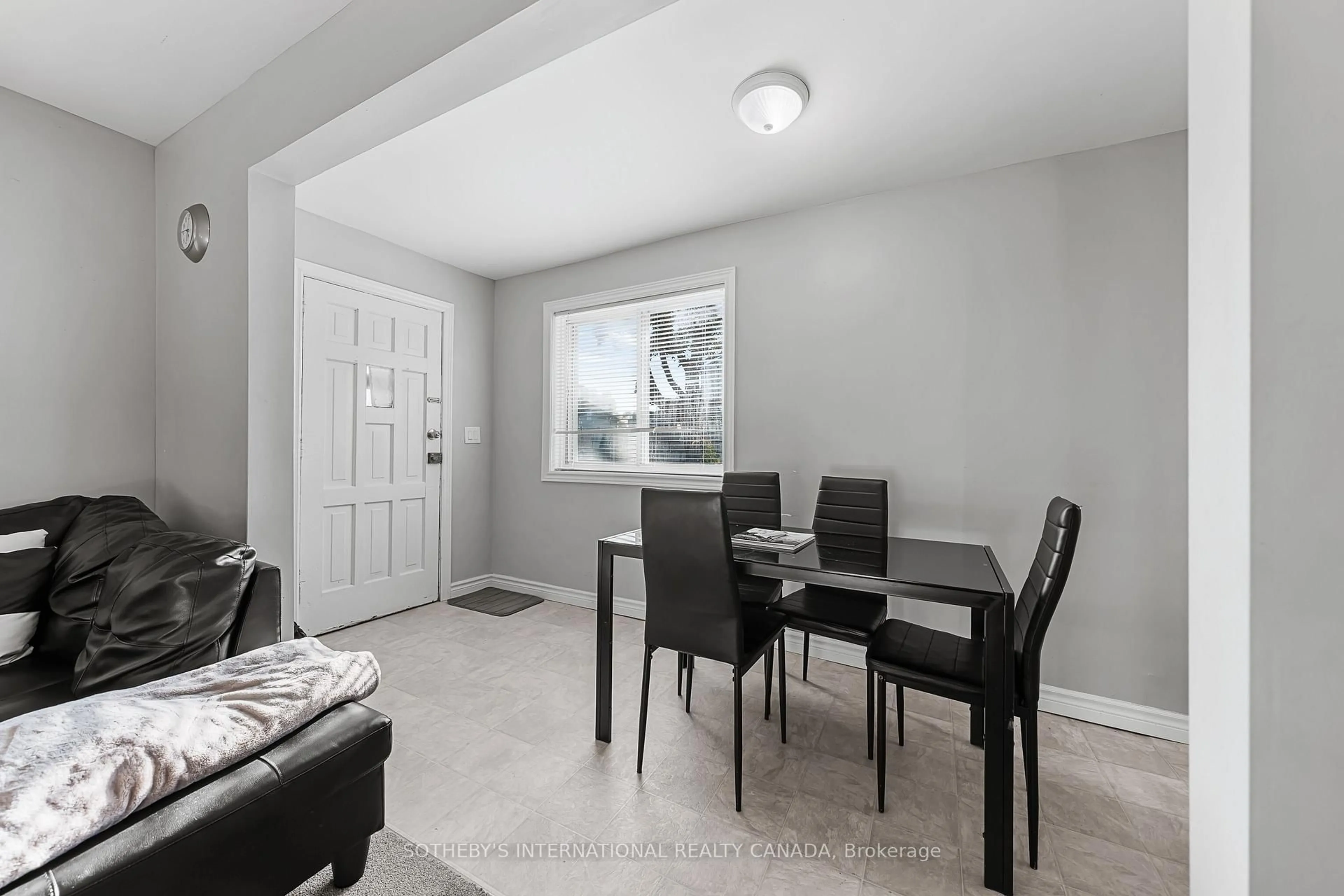 Dining room, unknown for 15 Grantham Ave, Cambridge Ontario N1R 4V3