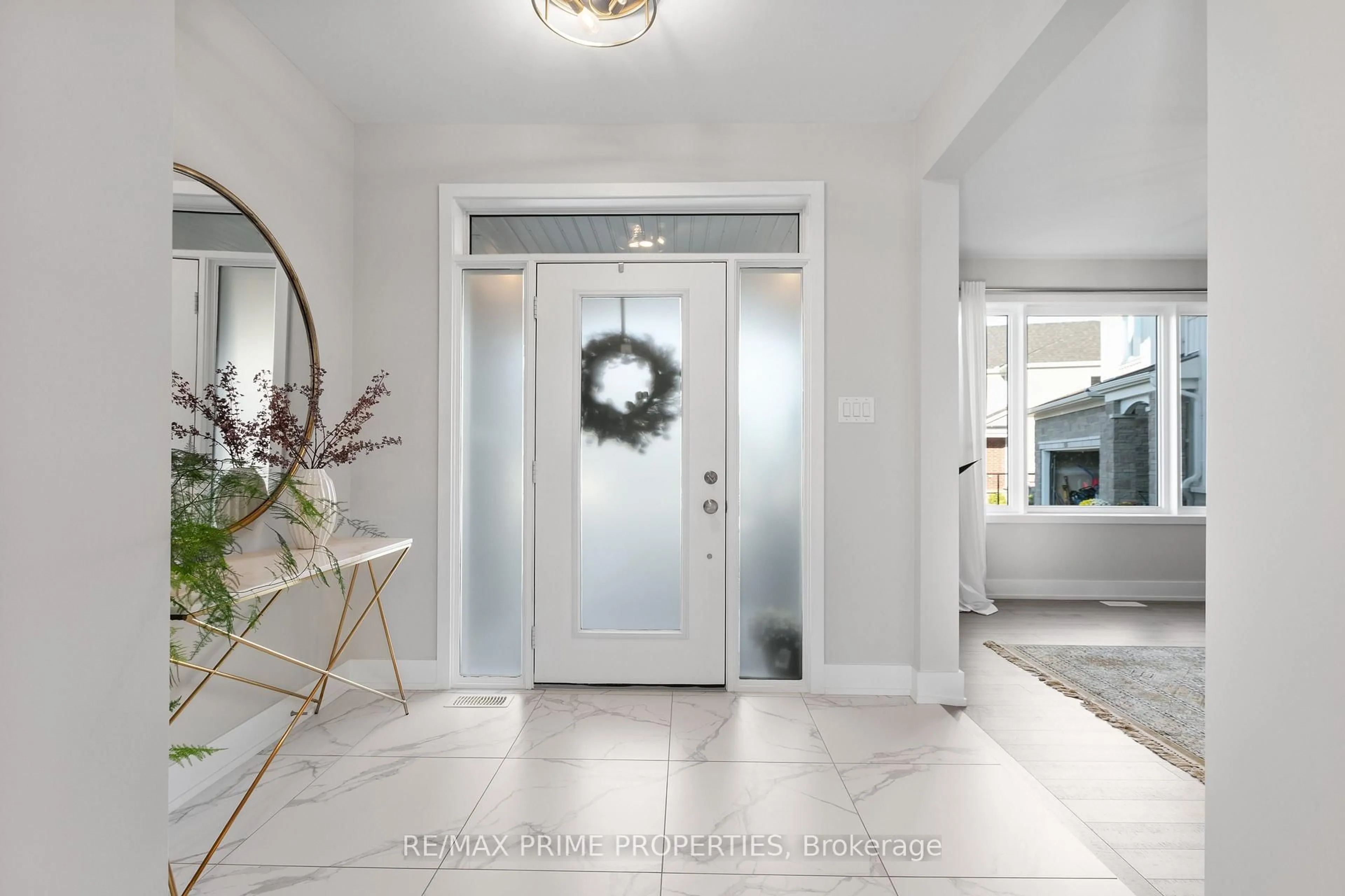 Indoor entryway for 148 Aubrais Cres, Ottawa Ontario K1W 0N1