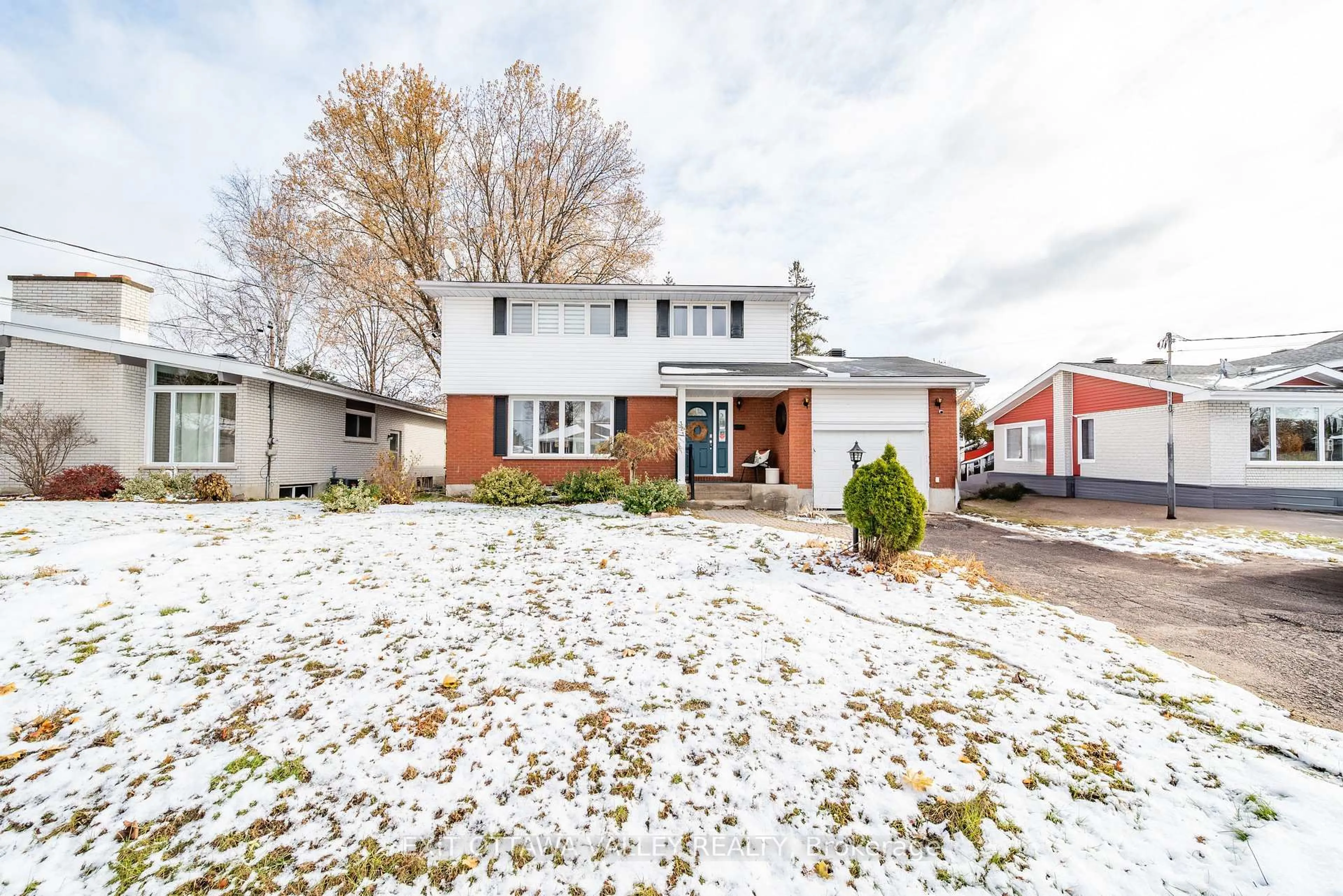 Home with brick exterior material, street for 321 Patricia Ave, Pembroke Ontario K8A 2C1