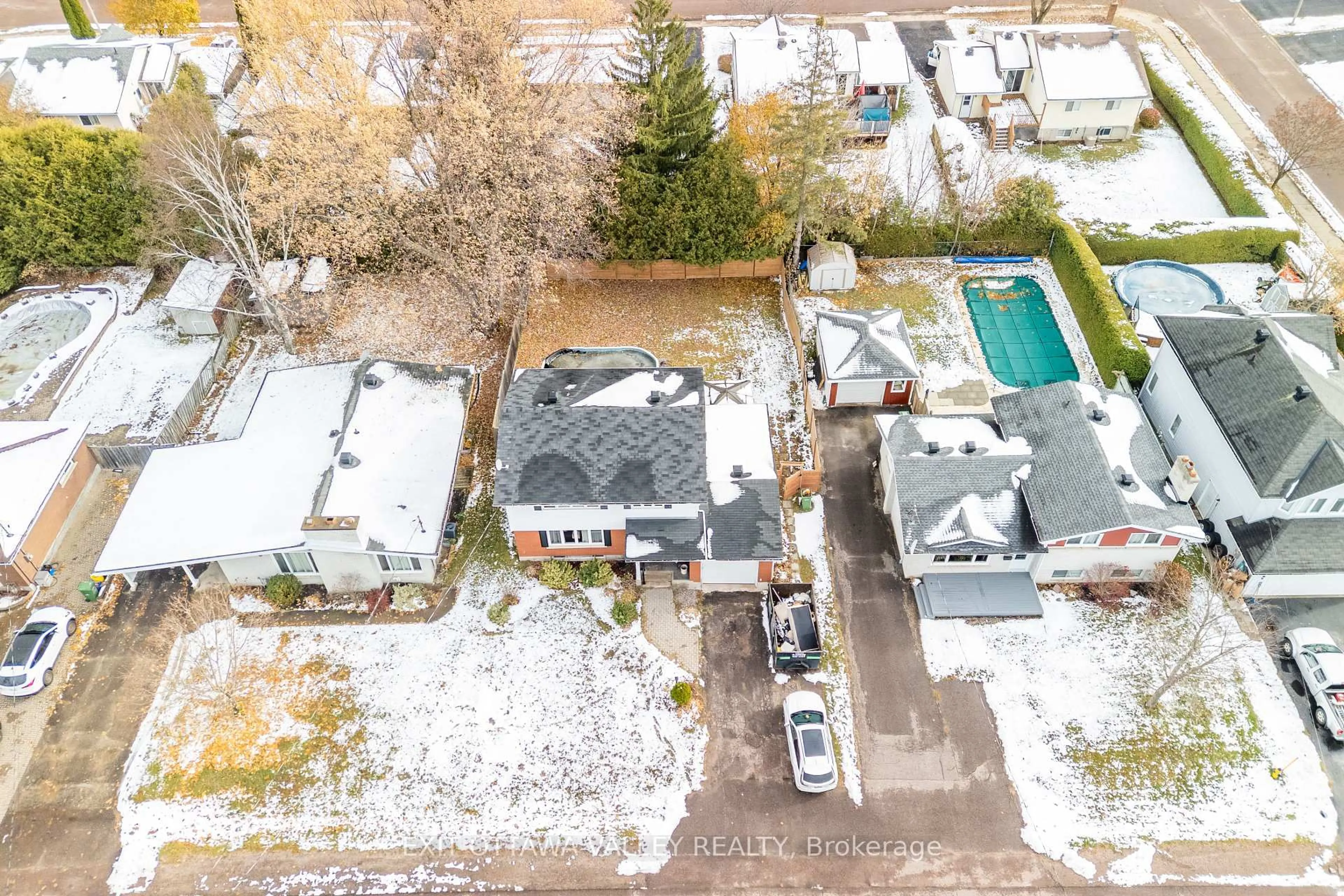 A pic from outside/outdoor area/front of a property/back of a property/a pic from drone, street for 321 Patricia Ave, Pembroke Ontario K8A 2C1