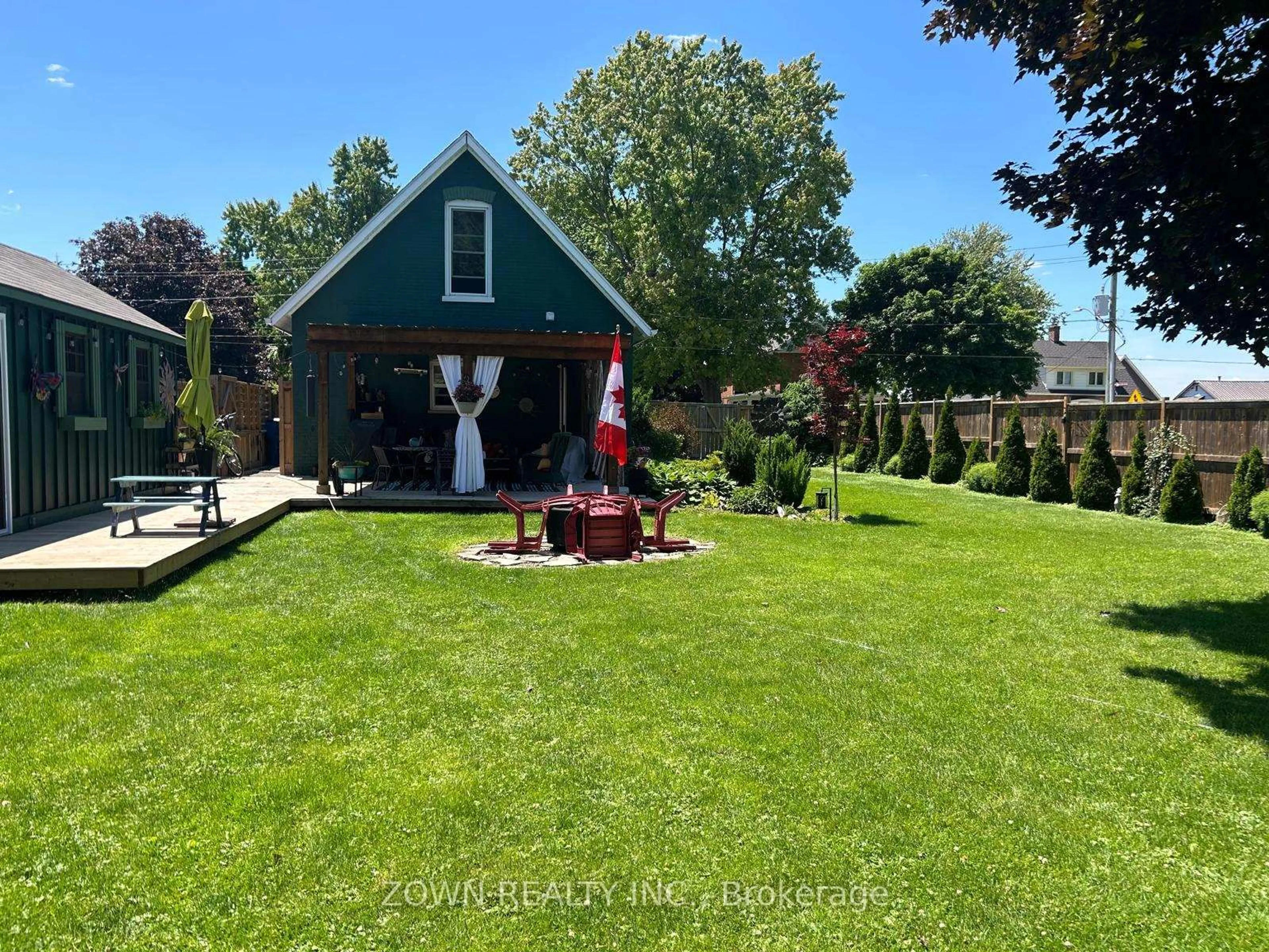 A pic from outside/outdoor area/front of a property/back of a property/a pic from drone, street for 68 VICTORIA St, Chatham-Kent Ontario N0P 2K0
