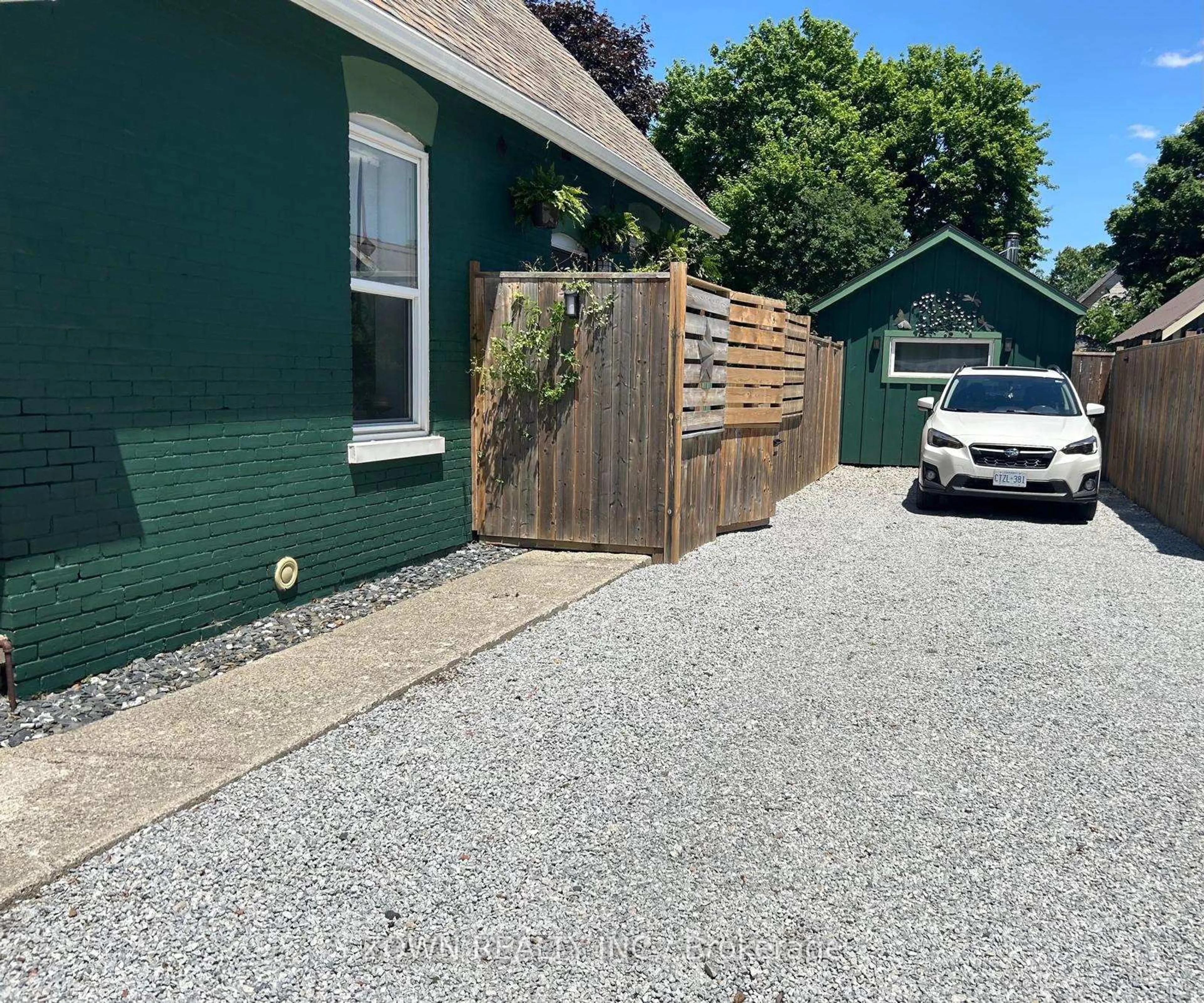 A pic from outside/outdoor area/front of a property/back of a property/a pic from drone, street for 68 VICTORIA St, Chatham-Kent Ontario N0P 2K0