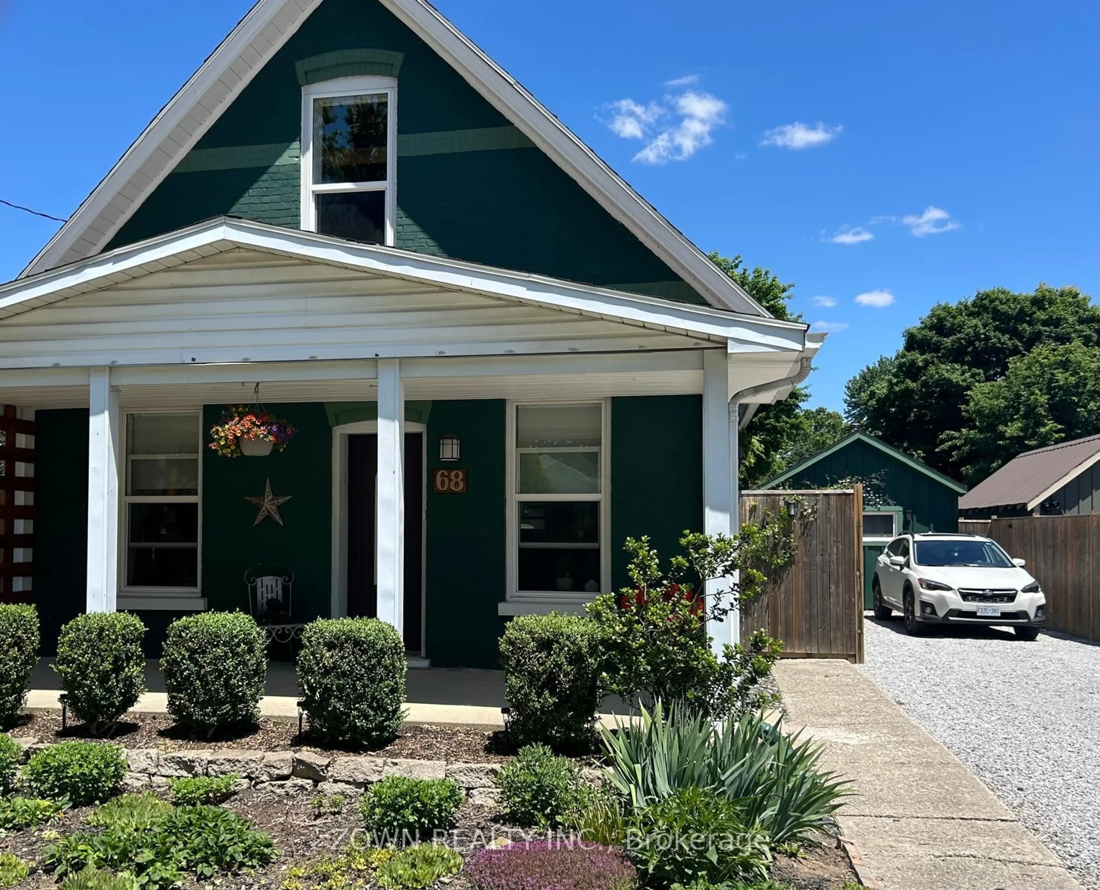 Home with vinyl exterior material, street for 68 VICTORIA St, Chatham-Kent Ontario N0P 2K0