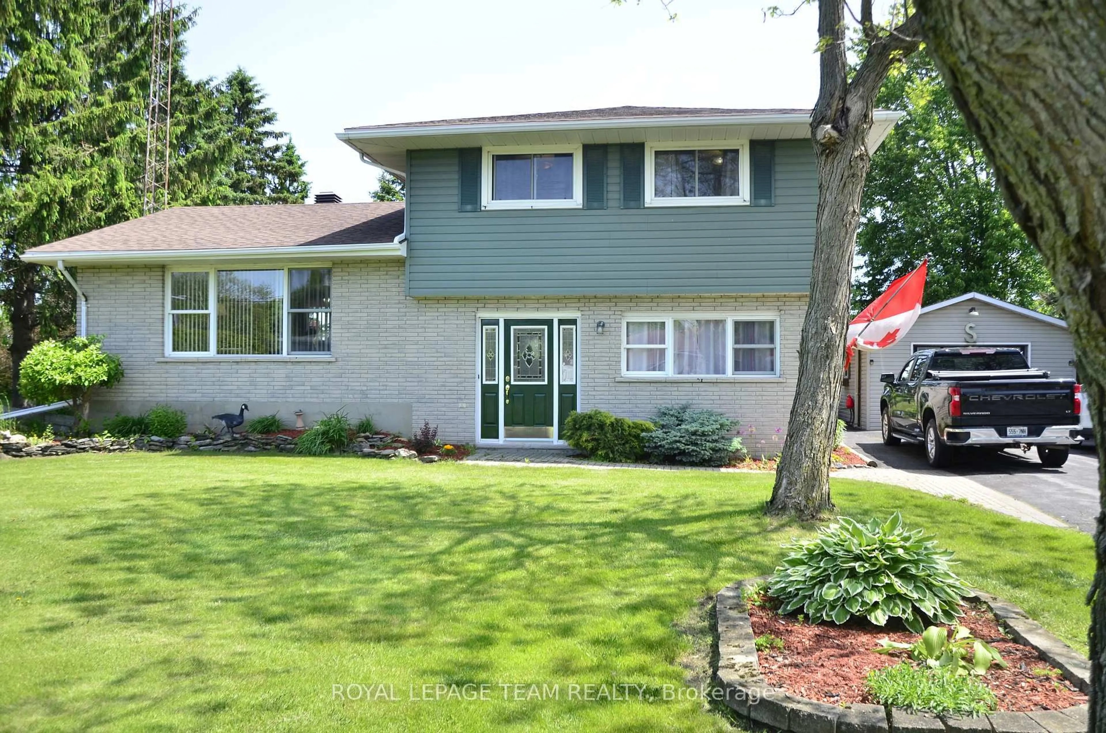 Home with vinyl exterior material, street for 4951 (Hwy 31) Bank St, South Dundas Ontario K0C 2H0