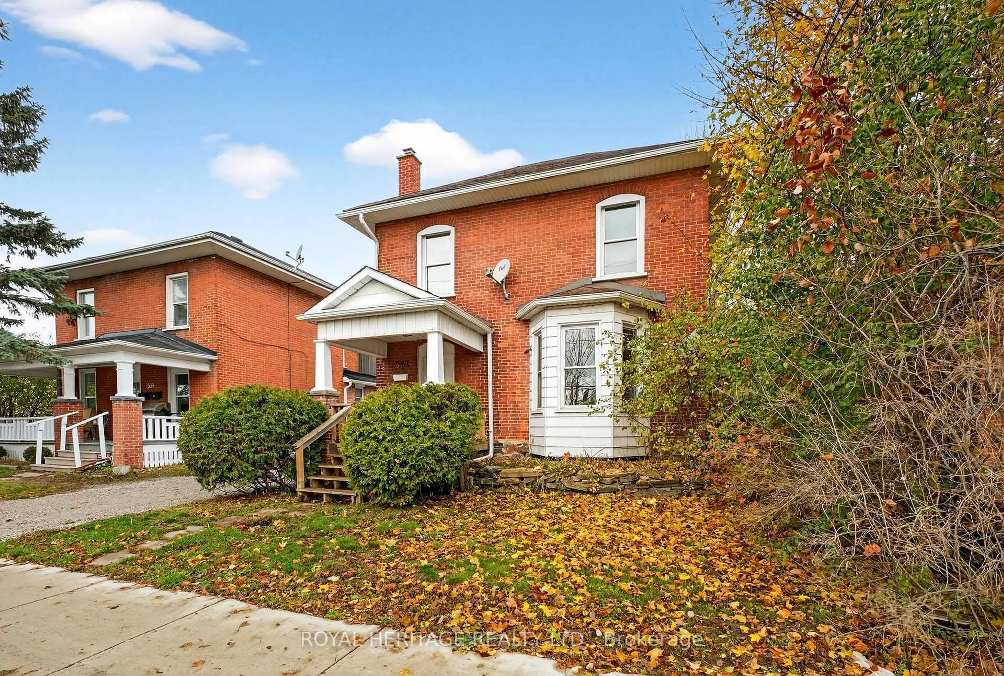 Home with brick exterior material, street for 364 Parkhill Rd, Peterborough Ontario K9H 3J1
