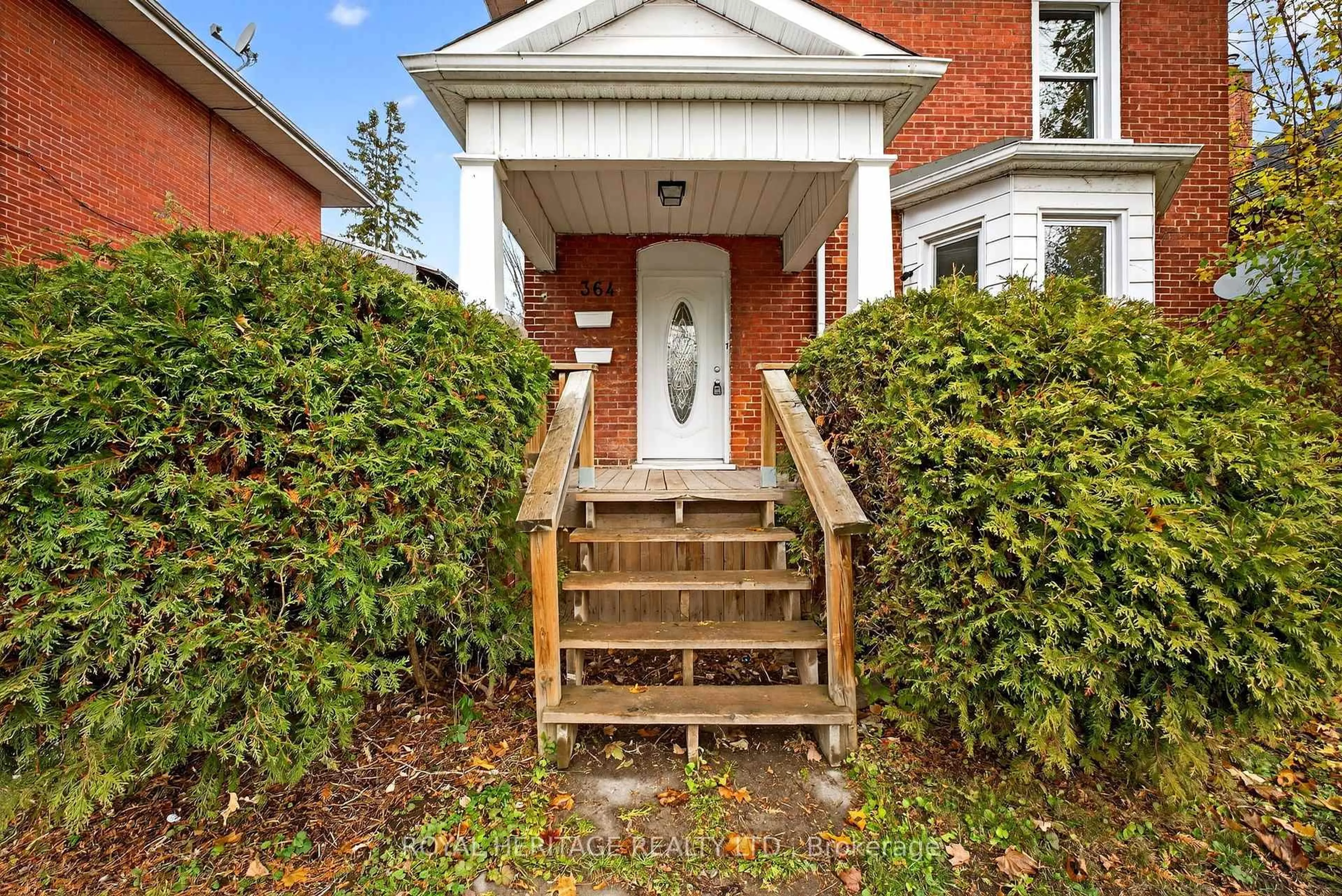 Home with brick exterior material, street for 364 Parkhill Rd, Peterborough Ontario K9H 3J1