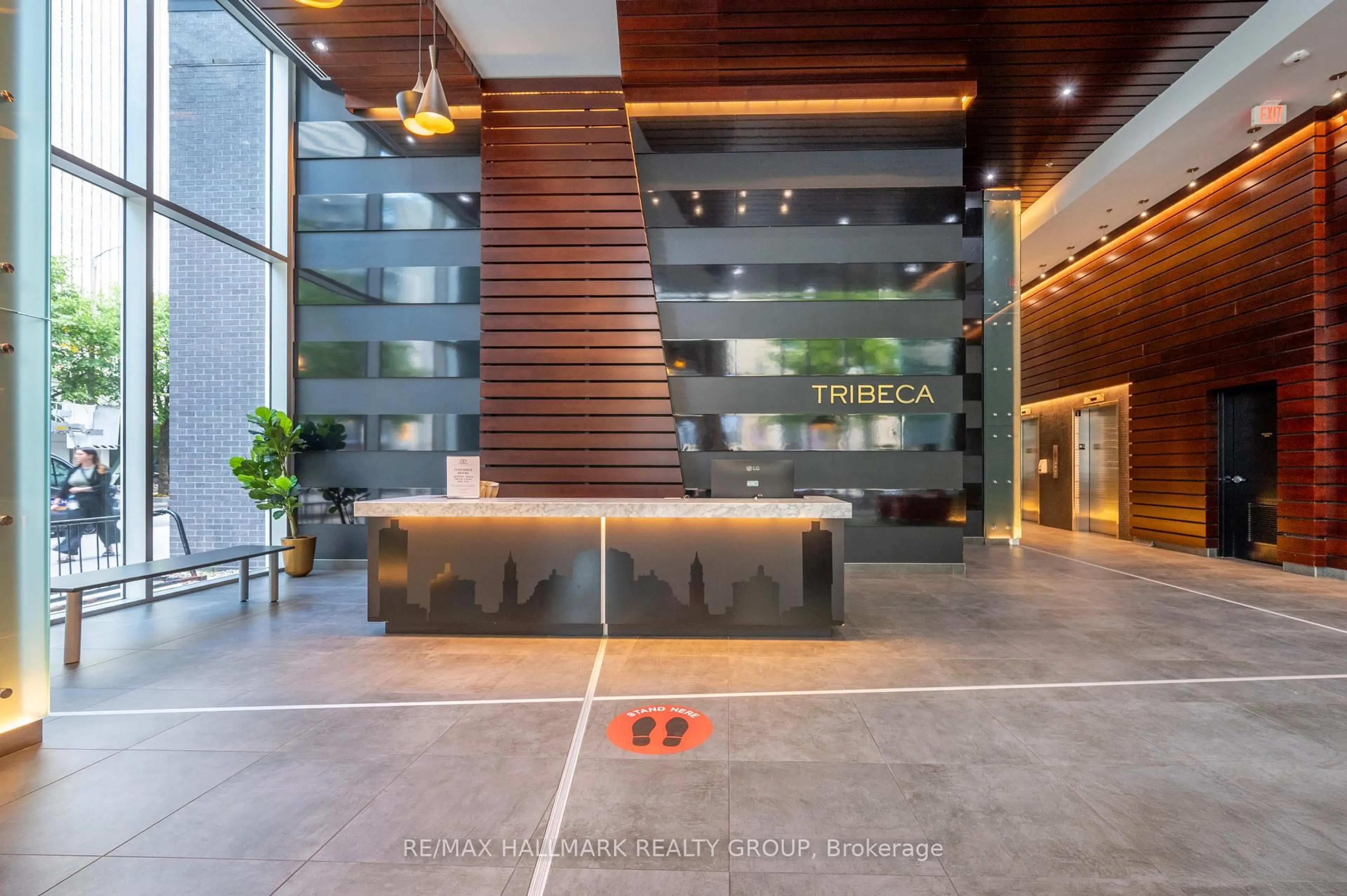 Indoor foyer for 179 Metcalfe St #1904, Ottawa Ontario K2P 1P7