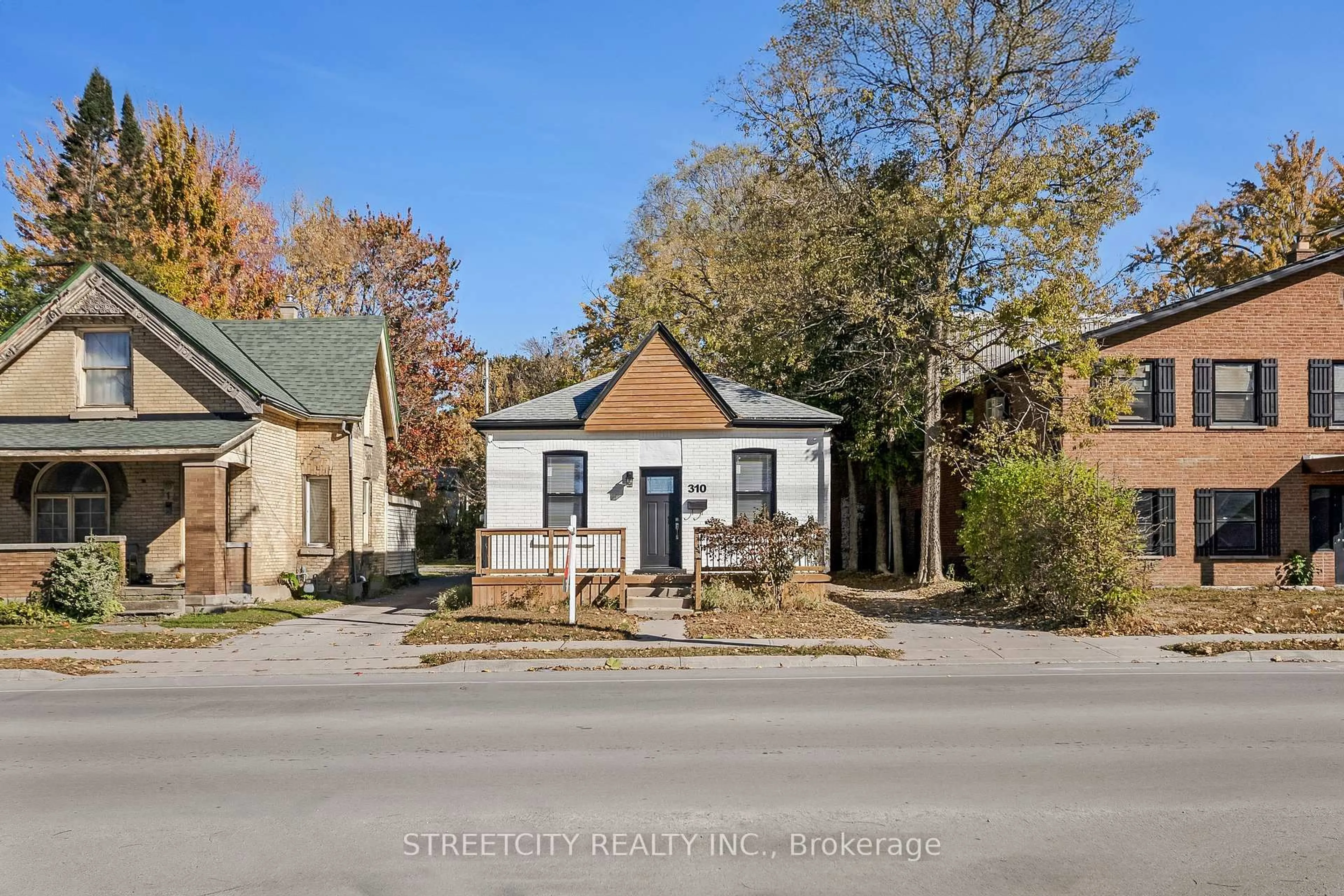 A pic from outside/outdoor area/front of a property/back of a property/a pic from drone, street for 310 Egerton St, London East Ontario N5Z 2G7