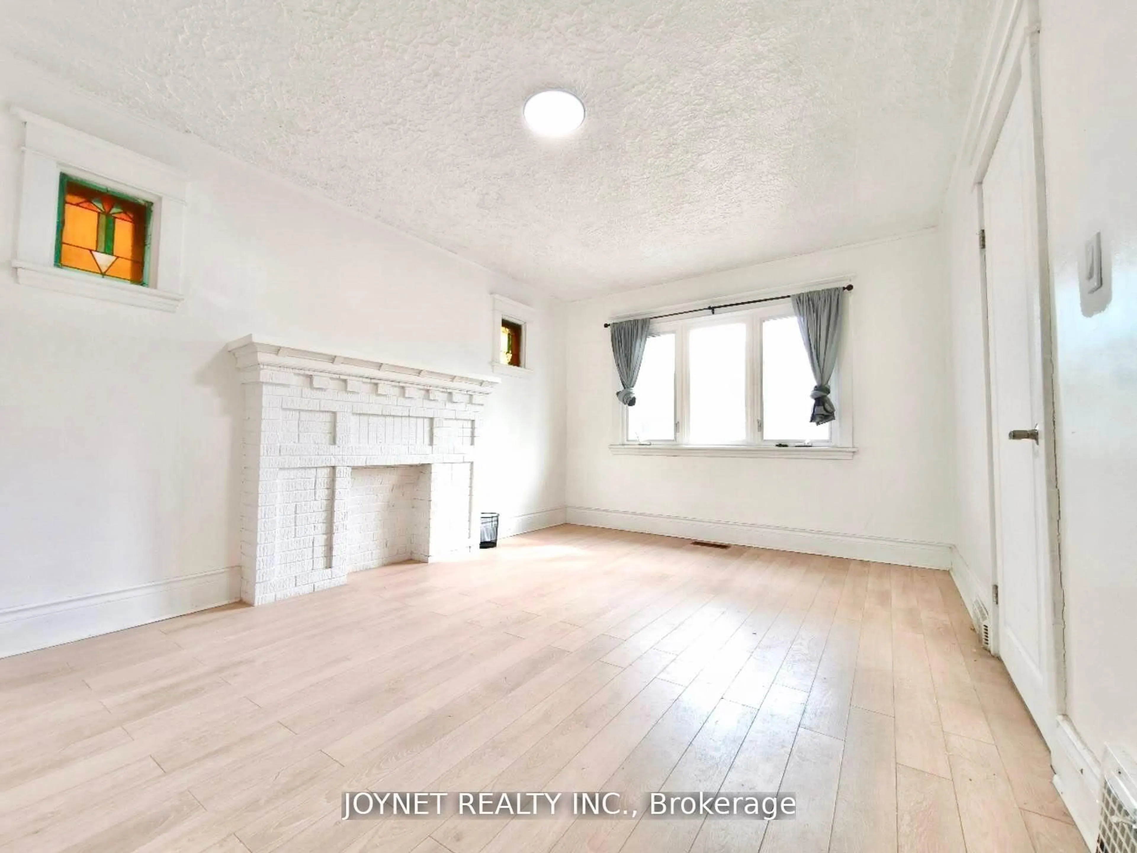 A pic of a room for 68 Barclay St, Hamilton Ontario L8S 1P4