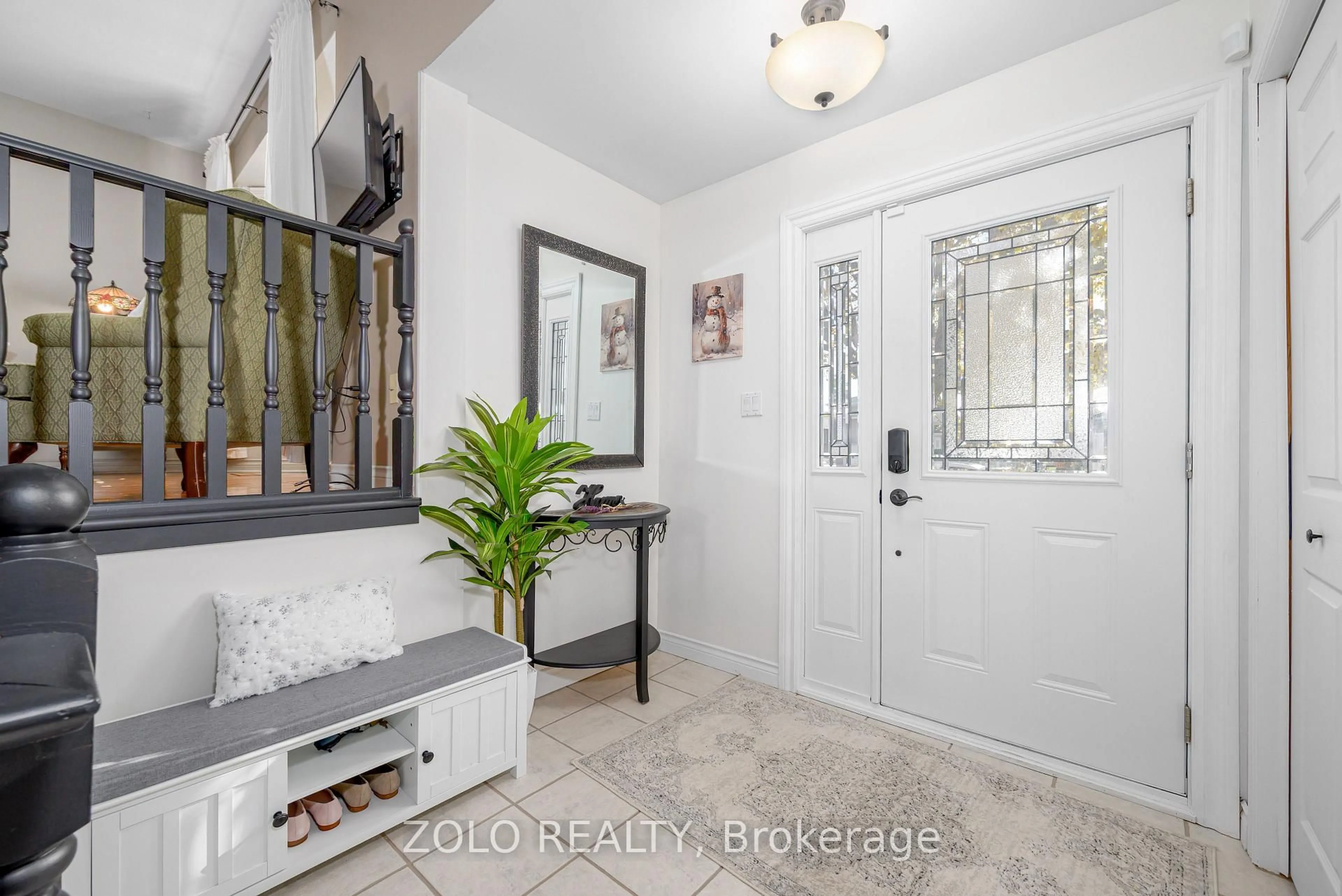 Indoor entryway for 32 Andrew Dr, Kawartha Lakes Ontario K9V 5W6